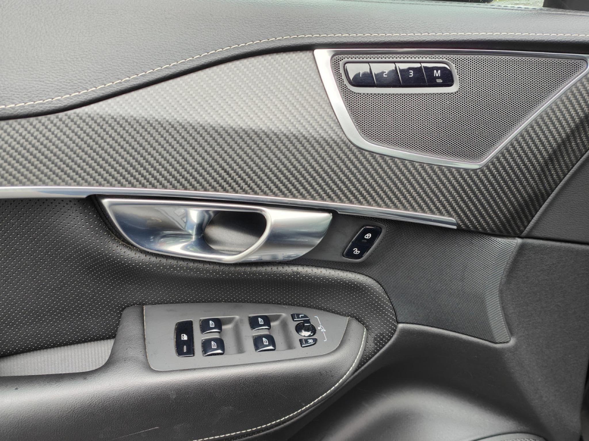 Volvo XC90 B5 AWD R-DESIGN 7 PLACES TOIT OUVRANT CARPLAY CAMERA (2019) - Photo 15