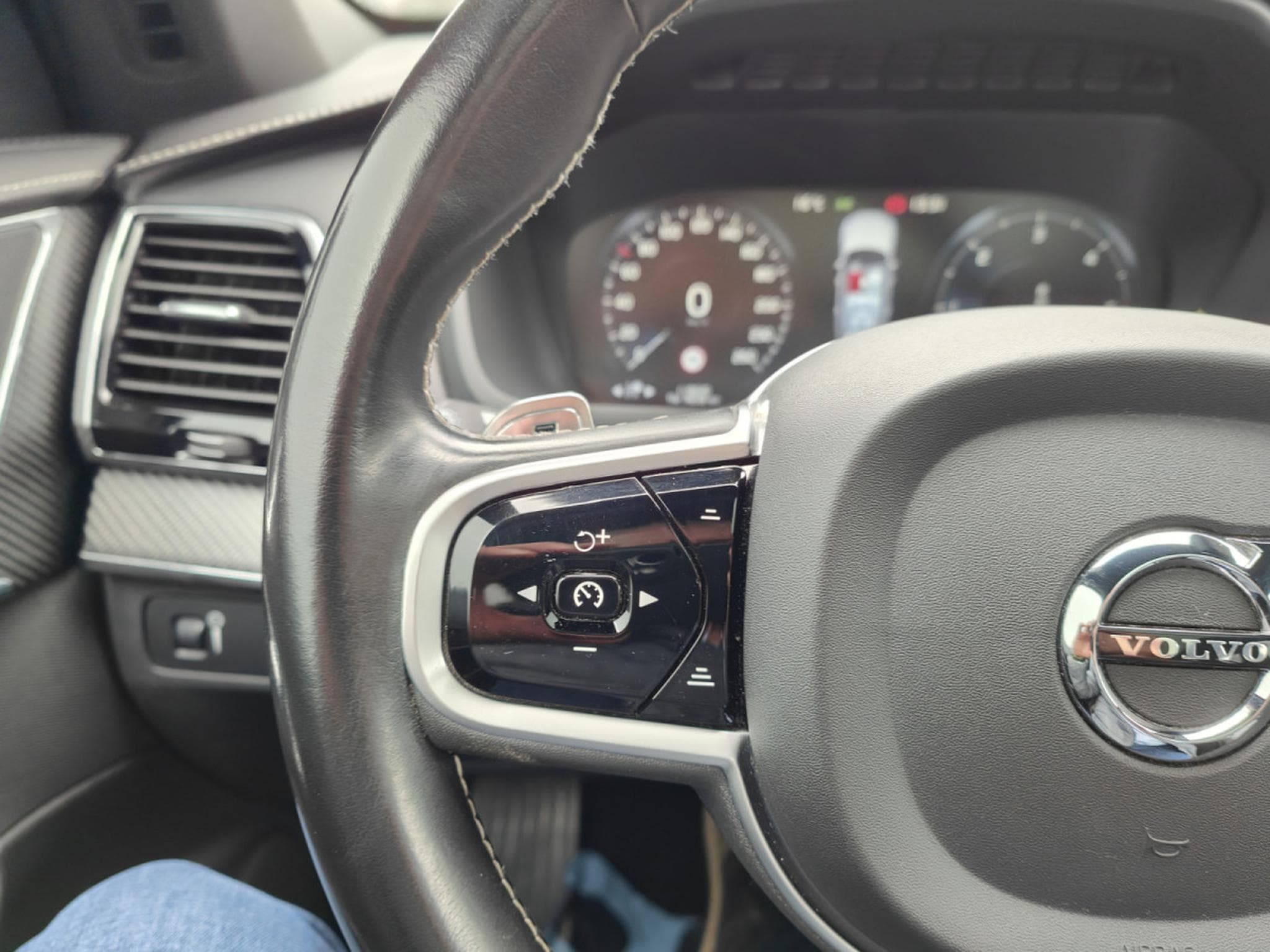 Volvo XC90 B5 AWD R-DESIGN 7 PLACES TOIT OUVRANT CARPLAY CAMERA (2019) - Photo 21