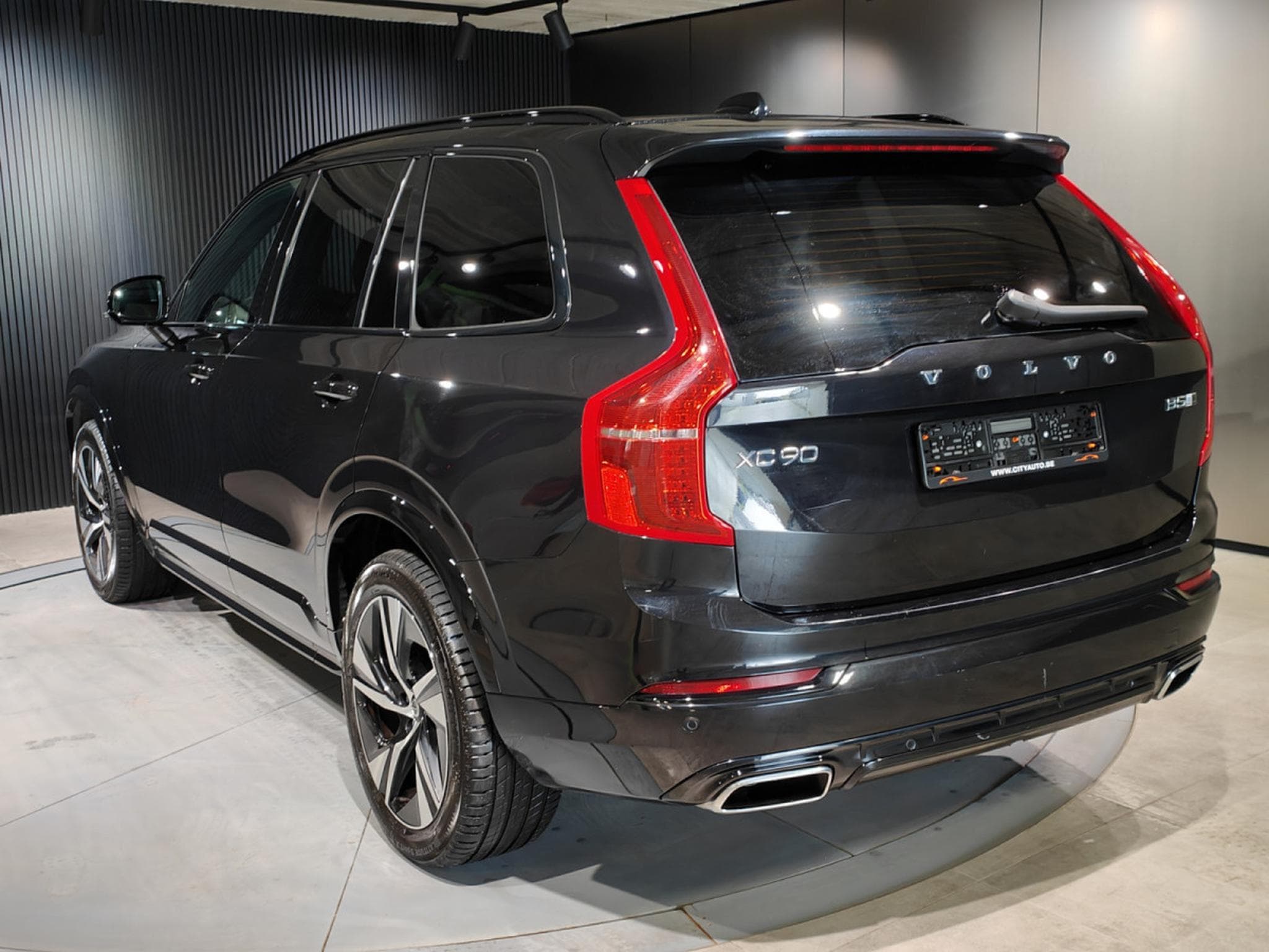 Volvo XC90 B5 AWD R-DESIGN 7 PLACES TOIT OUVRANT CARPLAY CAMERA (2019) - Photo 4