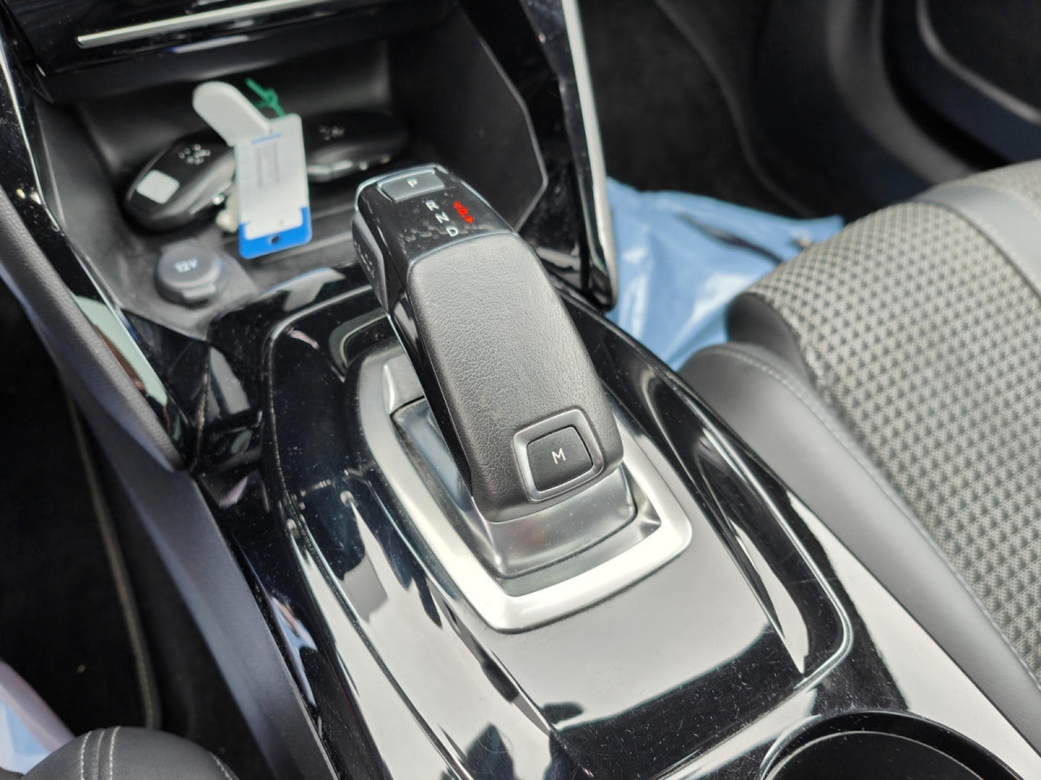 Peugeot 2008 1.5 HDI GT-LINE EAT8 CARPLAY CAMERA 360 TOIT OUVRANT (2020) - Photo 14