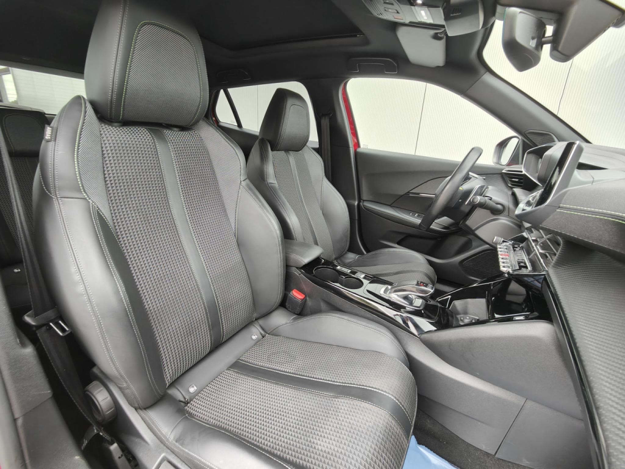 Peugeot 2008 1.5 HDI GT-LINE EAT8 CARPLAY CAMERA 360 TOIT OUVRANT (2020) - Photo 7