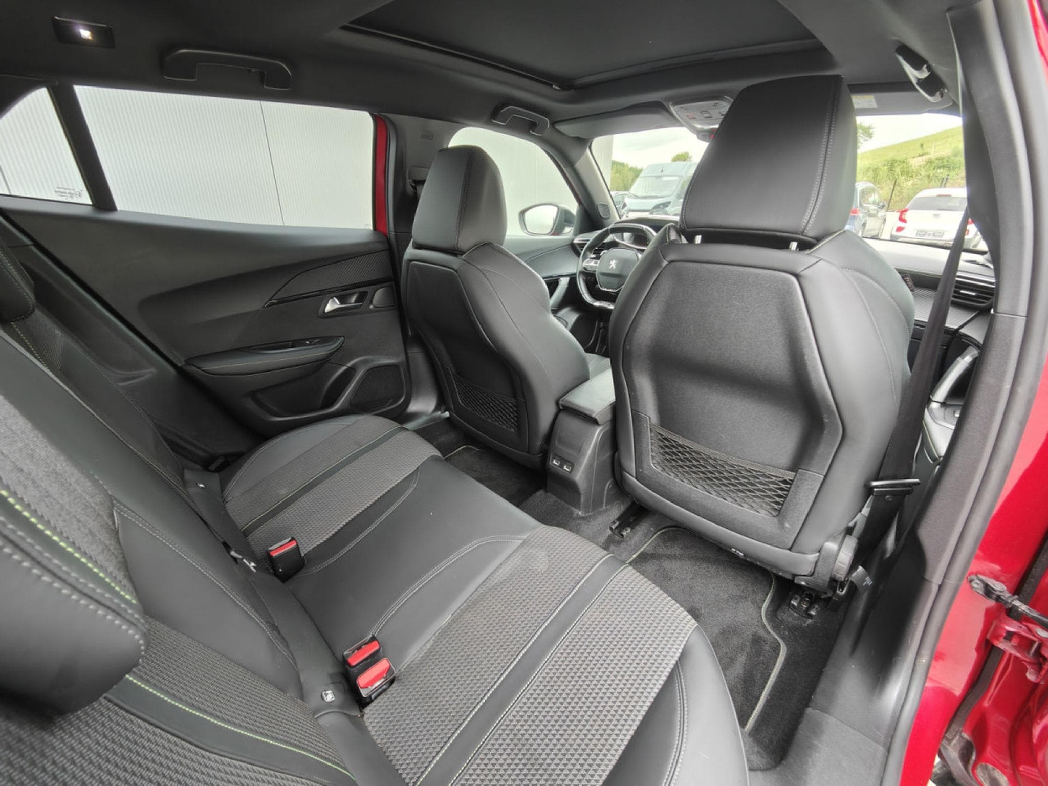 Peugeot 2008 1.5 HDI GT-LINE EAT8 CARPLAY CAMERA 360 TOIT OUVRANT (2020) - Photo 8