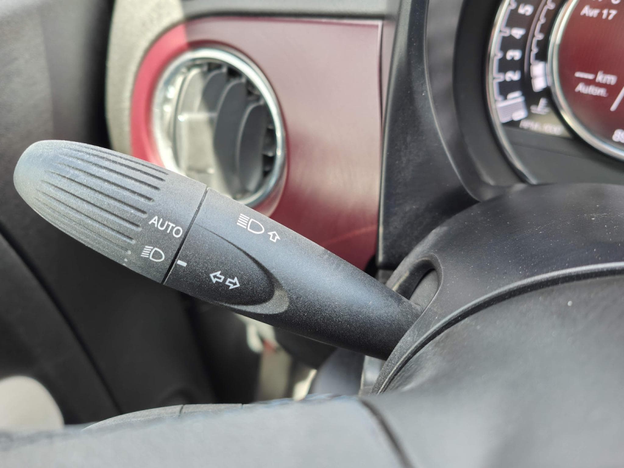Fiat 500 1.2 MULTIJET CARPLAY GPS SIEGES CHAUFFANTS TOIT PANO CRUISE (2019) - Photo 11
