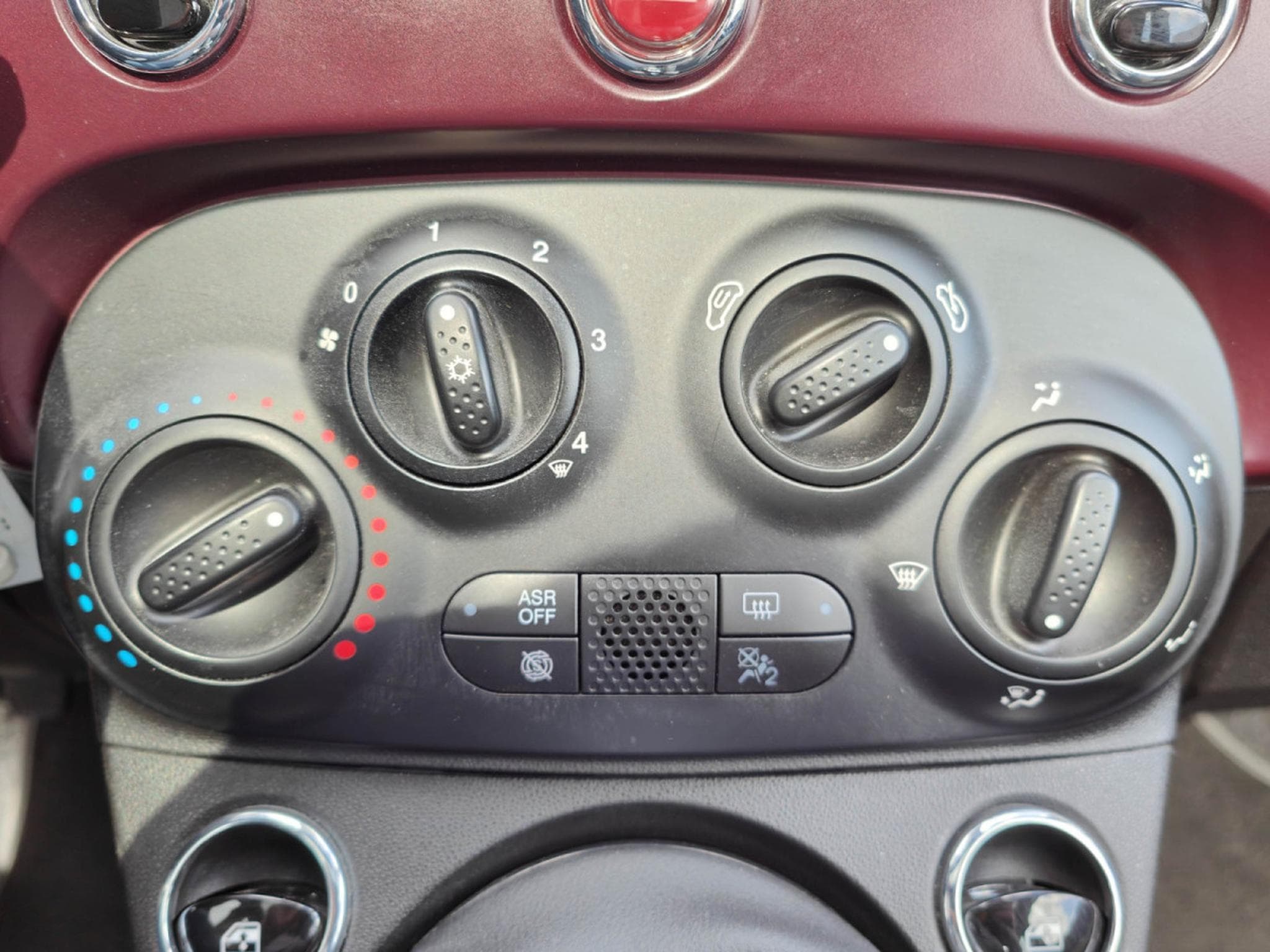 Fiat 500 1.2 MULTIJET CARPLAY GPS SIEGES CHAUFFANTS TOIT PANO CRUISE (2019) - Photo 17
