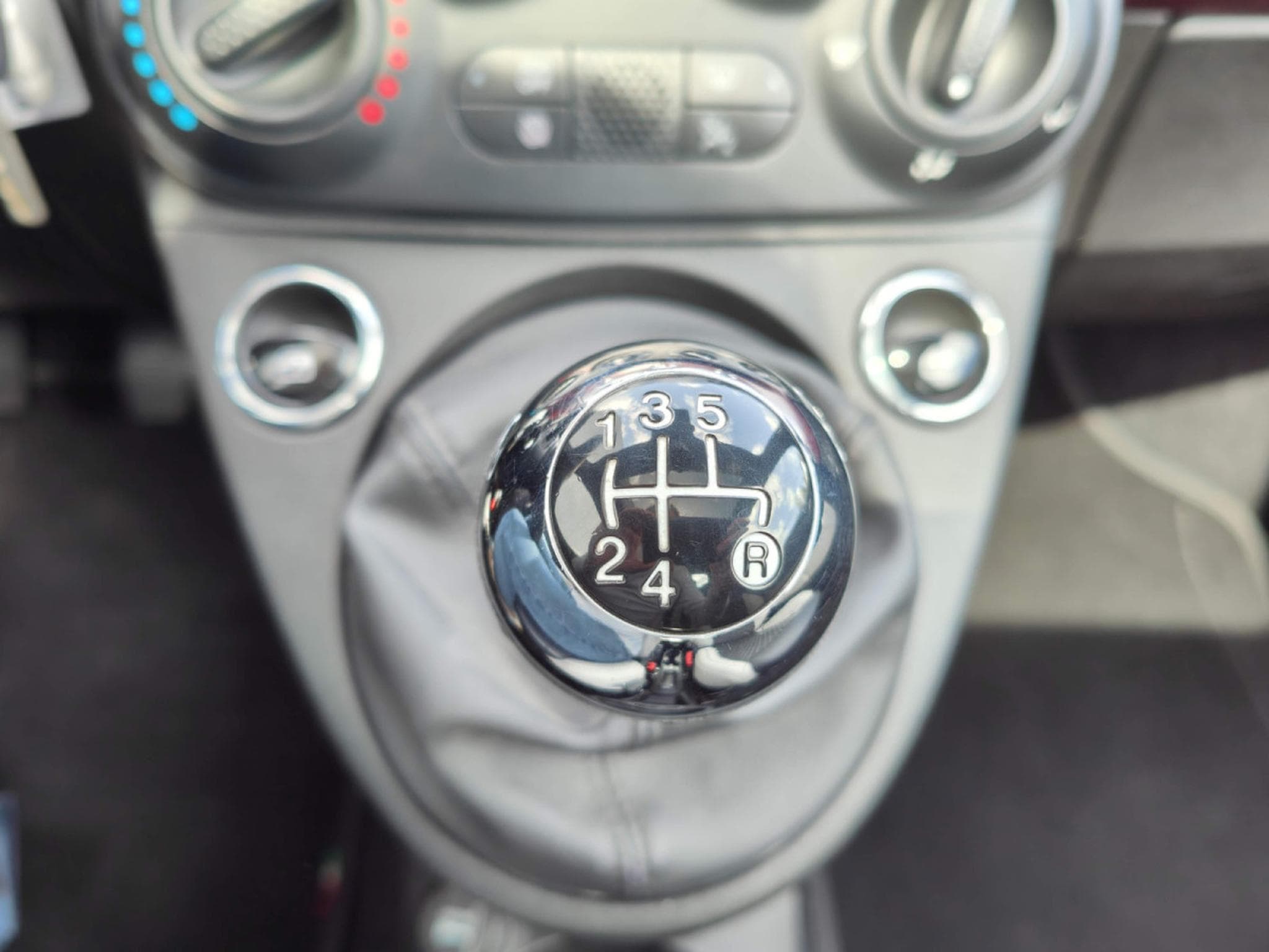 Fiat 500 1.2 MULTIJET CARPLAY GPS SIEGES CHAUFFANTS TOIT PANO CRUISE (2019) - Photo 18
