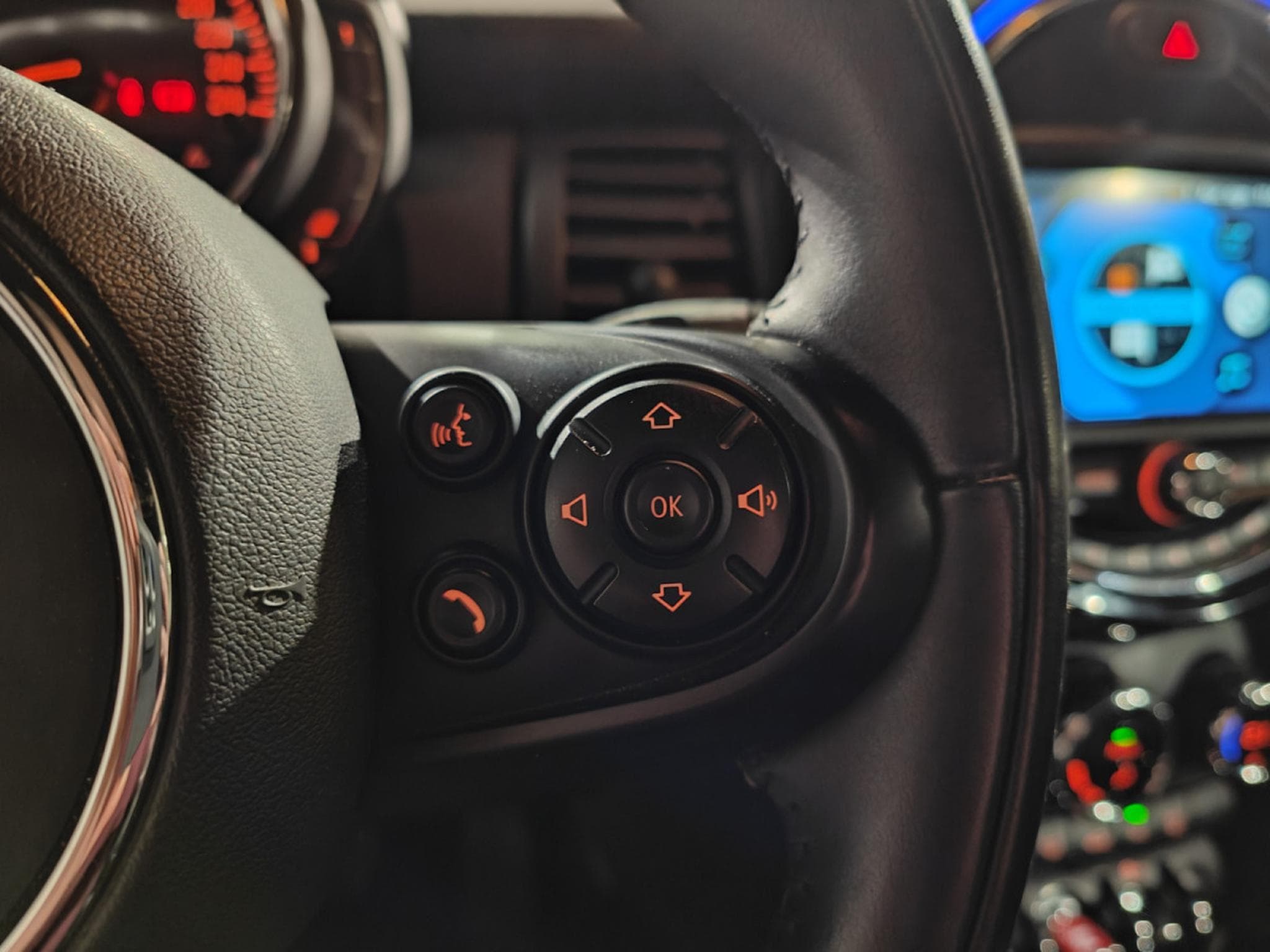 Mini Cooper 1.5i CLIMATISATION BLUETOOTH RADAR AV/ARR (2020) - Photo 17
