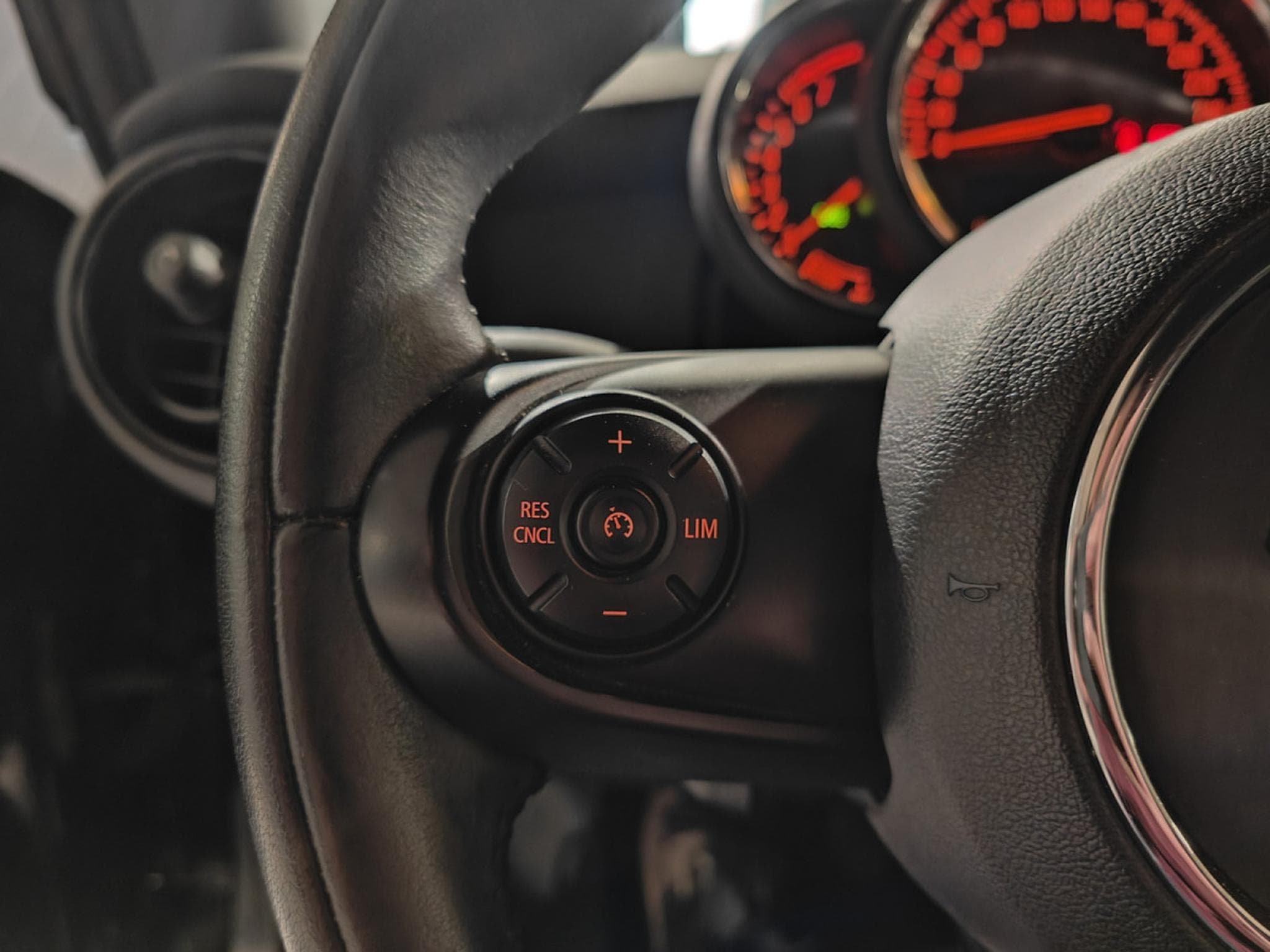 Mini Cooper 1.5i CLIMATISATION BLUETOOTH RADAR AV/ARR (2020) - Photo 19