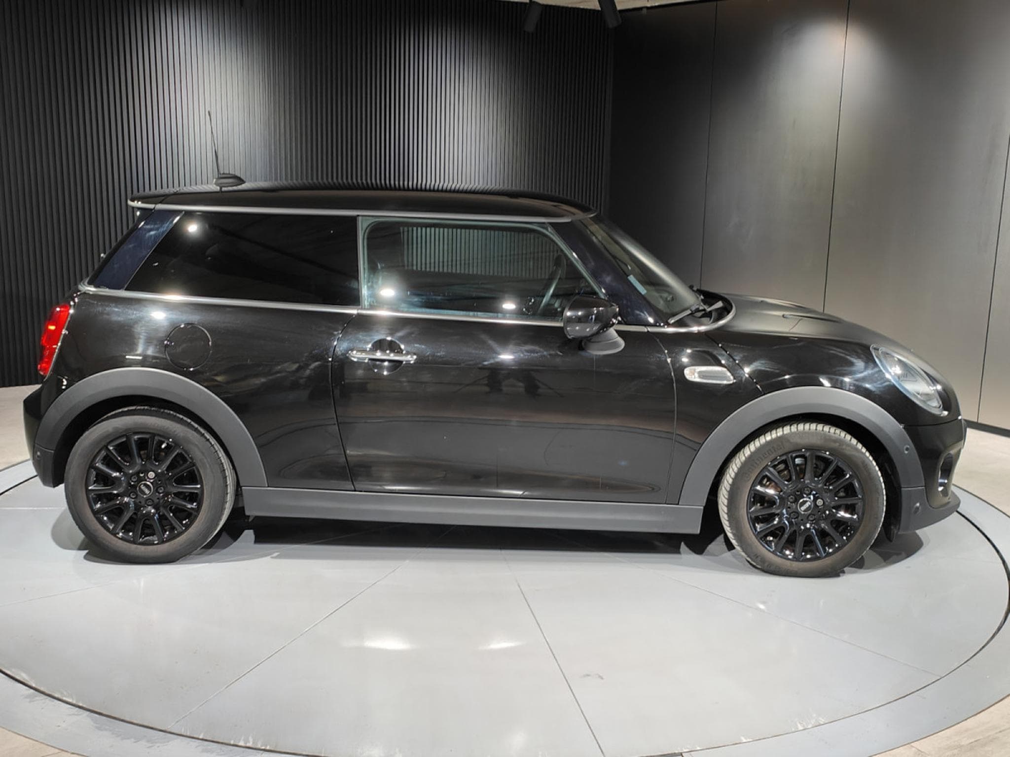 Mini Cooper 1.5i CLIMATISATION BLUETOOTH RADAR AV/ARR (2020) - Photo 2