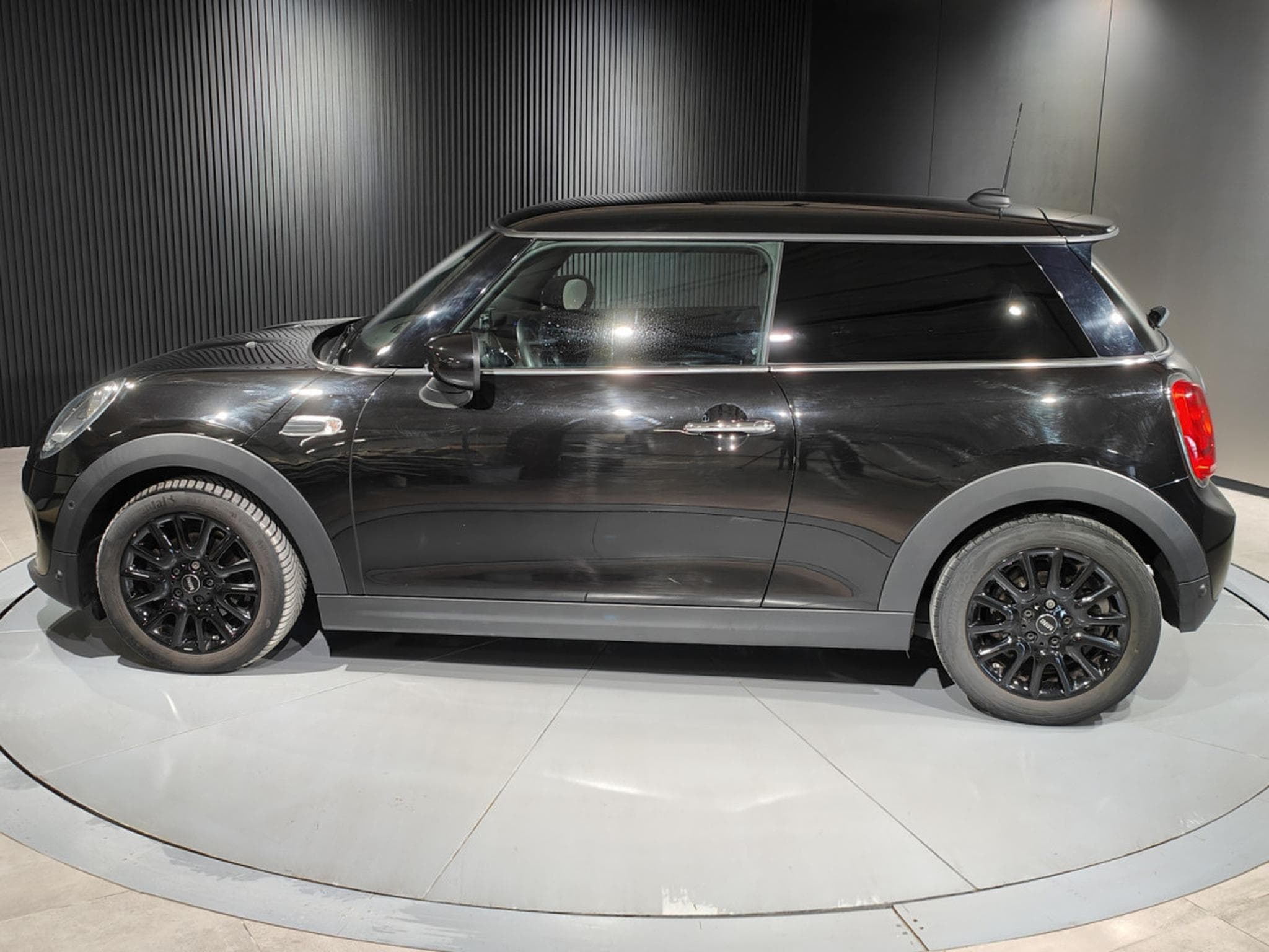 Mini Cooper 1.5i CLIMATISATION BLUETOOTH RADAR AV/ARR (2020) - Photo 5