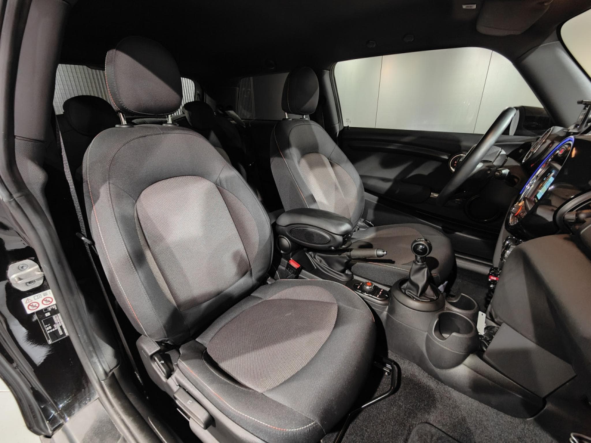 Mini Cooper 1.5i CLIMATISATION BLUETOOTH RADAR AV/ARR (2020) - Photo 7