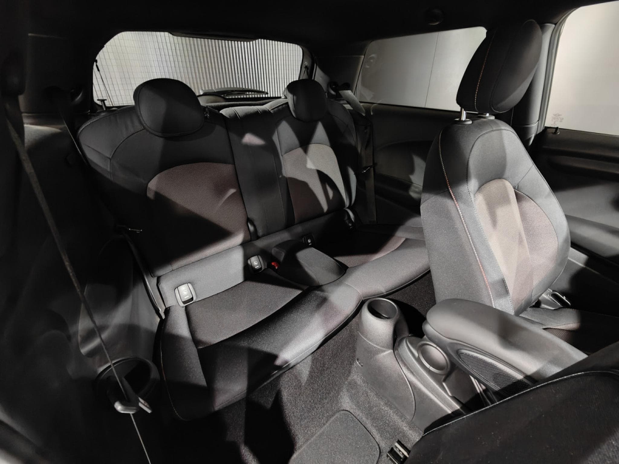 Mini Cooper 1.5i CLIMATISATION BLUETOOTH RADAR AV/ARR (2020) - Photo 8