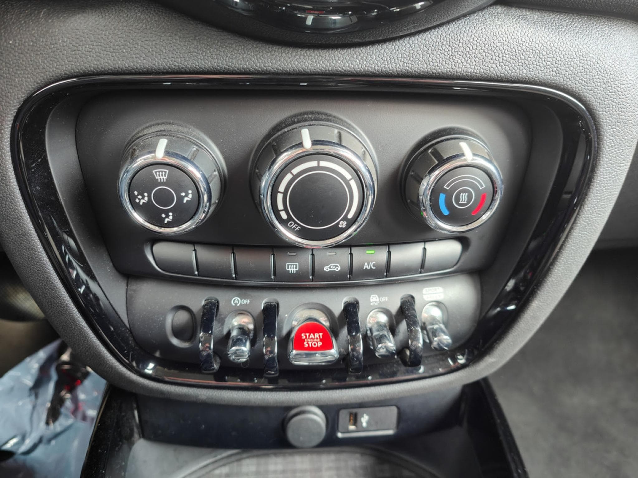 Mini Clubman One D 1.5dA CARPLAY GPS BLUETOOTH CLIM PHARES LED (2022) - Photo 15