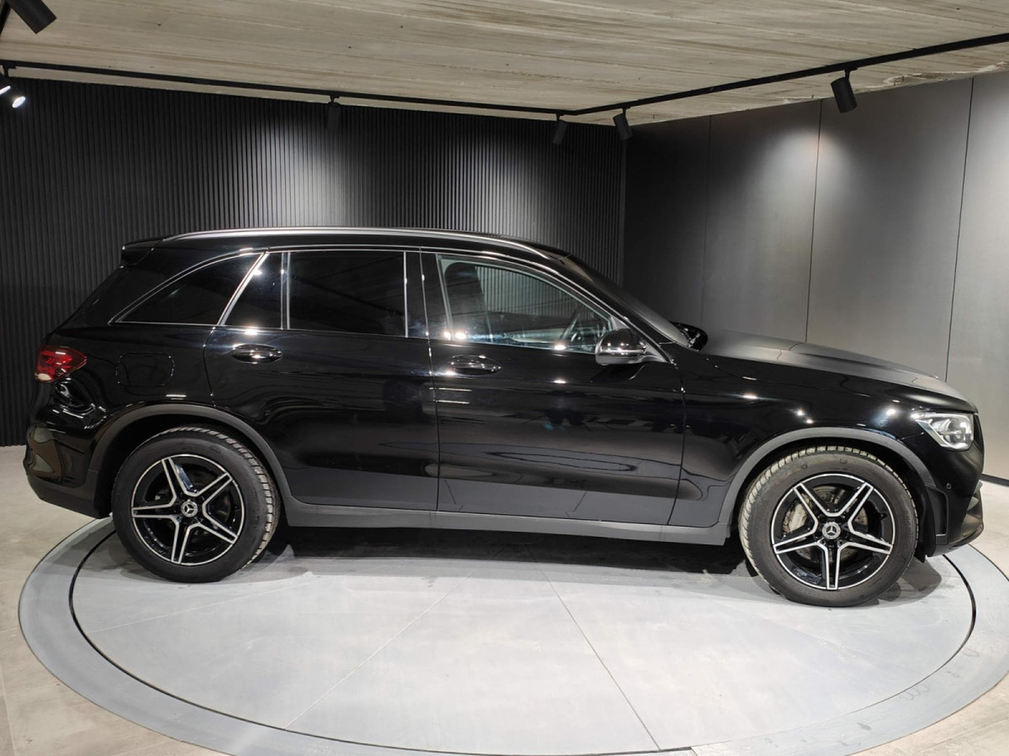 Mercedes GLC 200 200dA 4MATIC PACK AMG GPS CAMERA CARPLAY (2020) - Photo 2