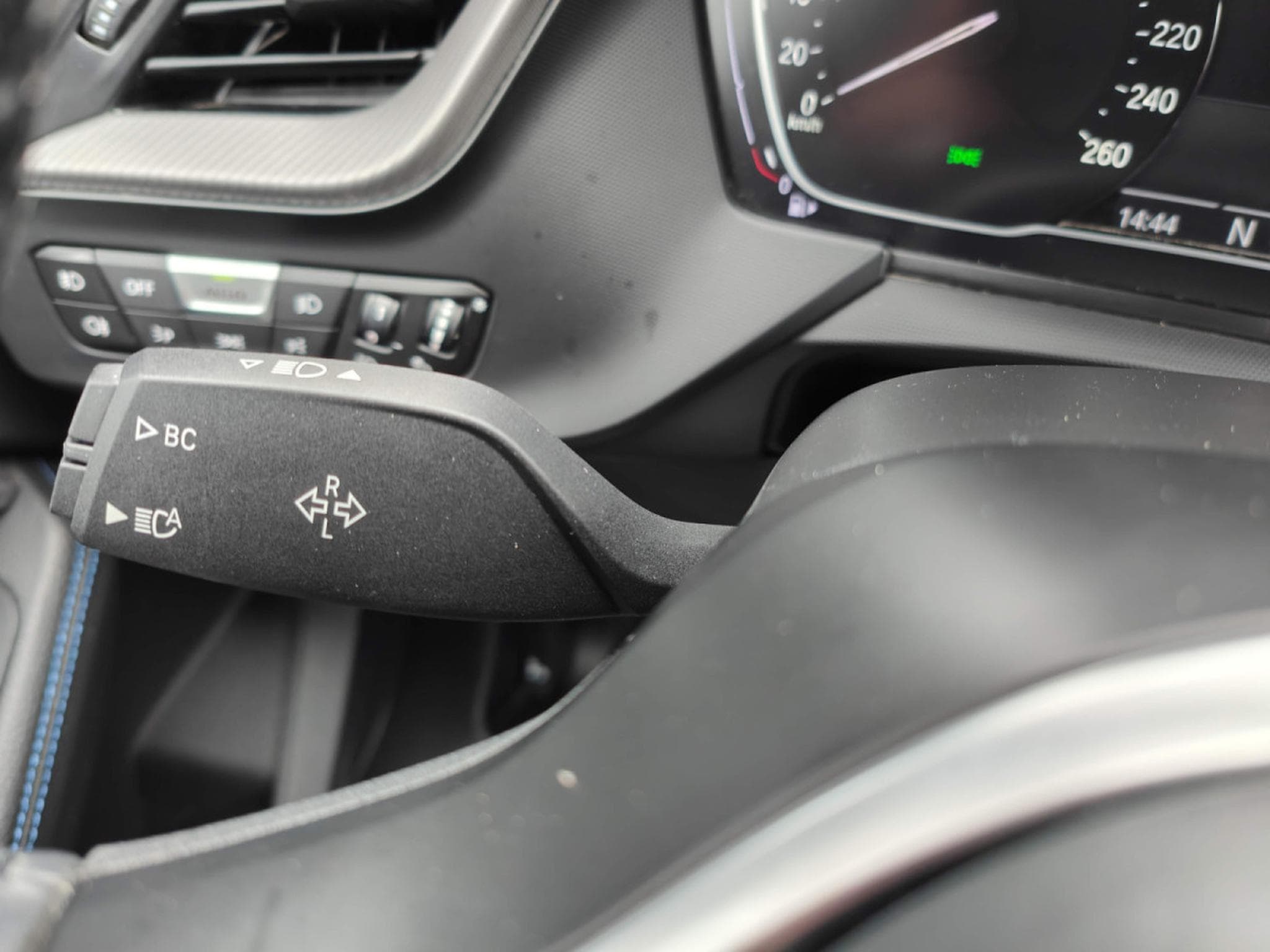 BMW 118 118I PACK M GPS CAMERA CARPLAY SIEGES CHAUFFANTS (2021) - Photo 18