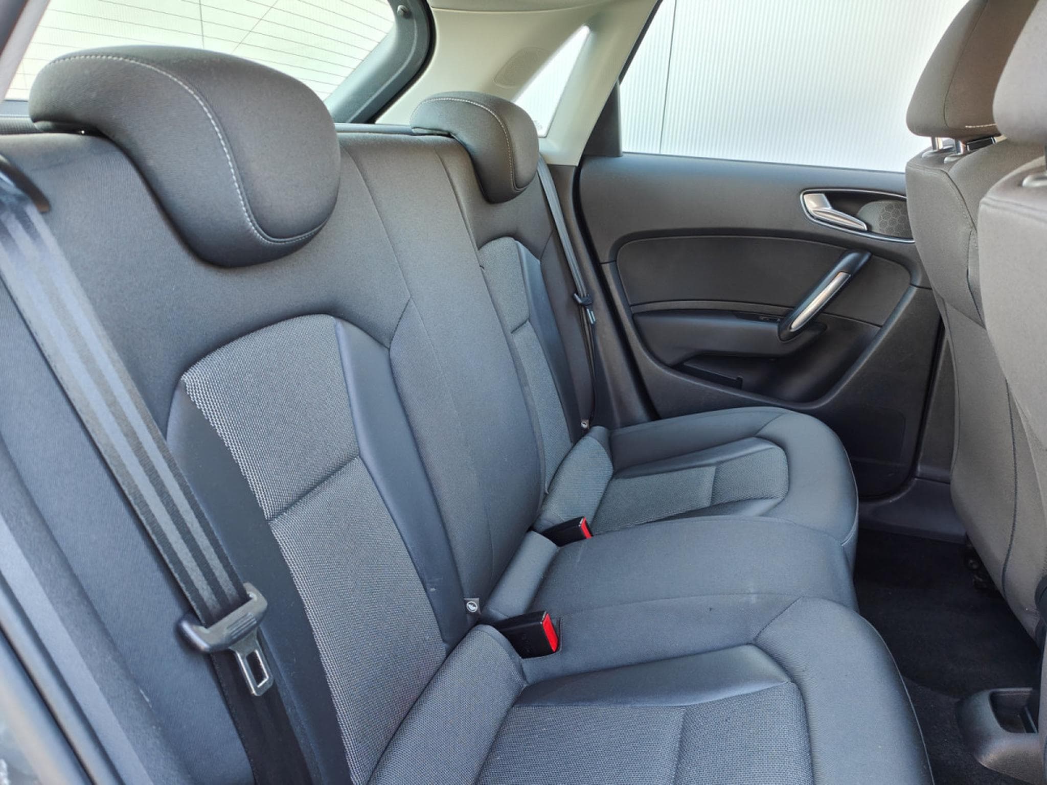 Audi A1 1.6 TDI SPORTBACK GPS BLUETOOTH CLIM AUTO APS AR (2015) - Photo 10