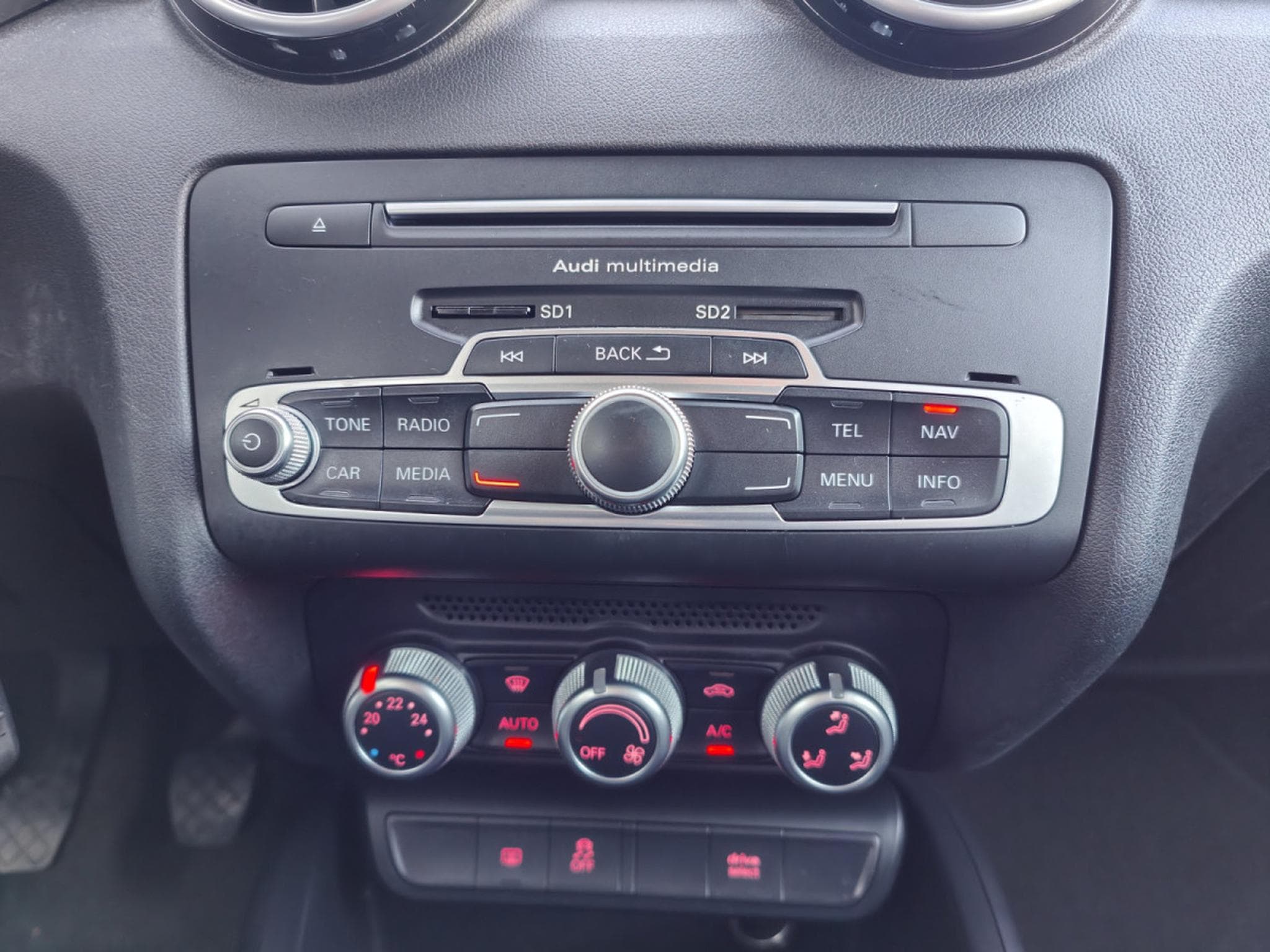 Audi A1 1.6 TDI SPORTBACK GPS BLUETOOTH CLIM AUTO APS AR (2015) - Photo 15