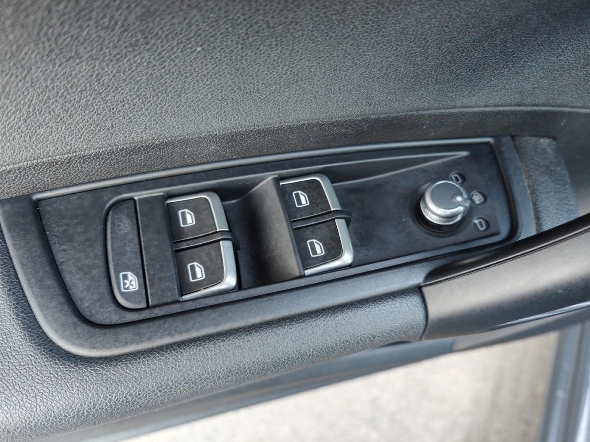 Audi A1 1.6 TDI SPORTBACK GPS BLUETOOTH CLIM AUTO APS AR (2015) - Photo 16