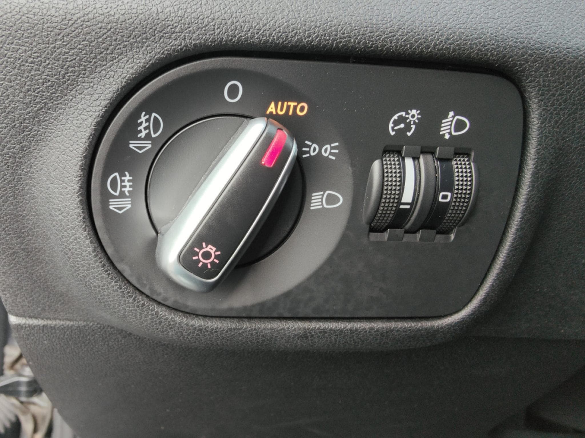 Audi A1 1.6 TDI SPORTBACK GPS BLUETOOTH CLIM AUTO APS AR (2015) - Photo 17