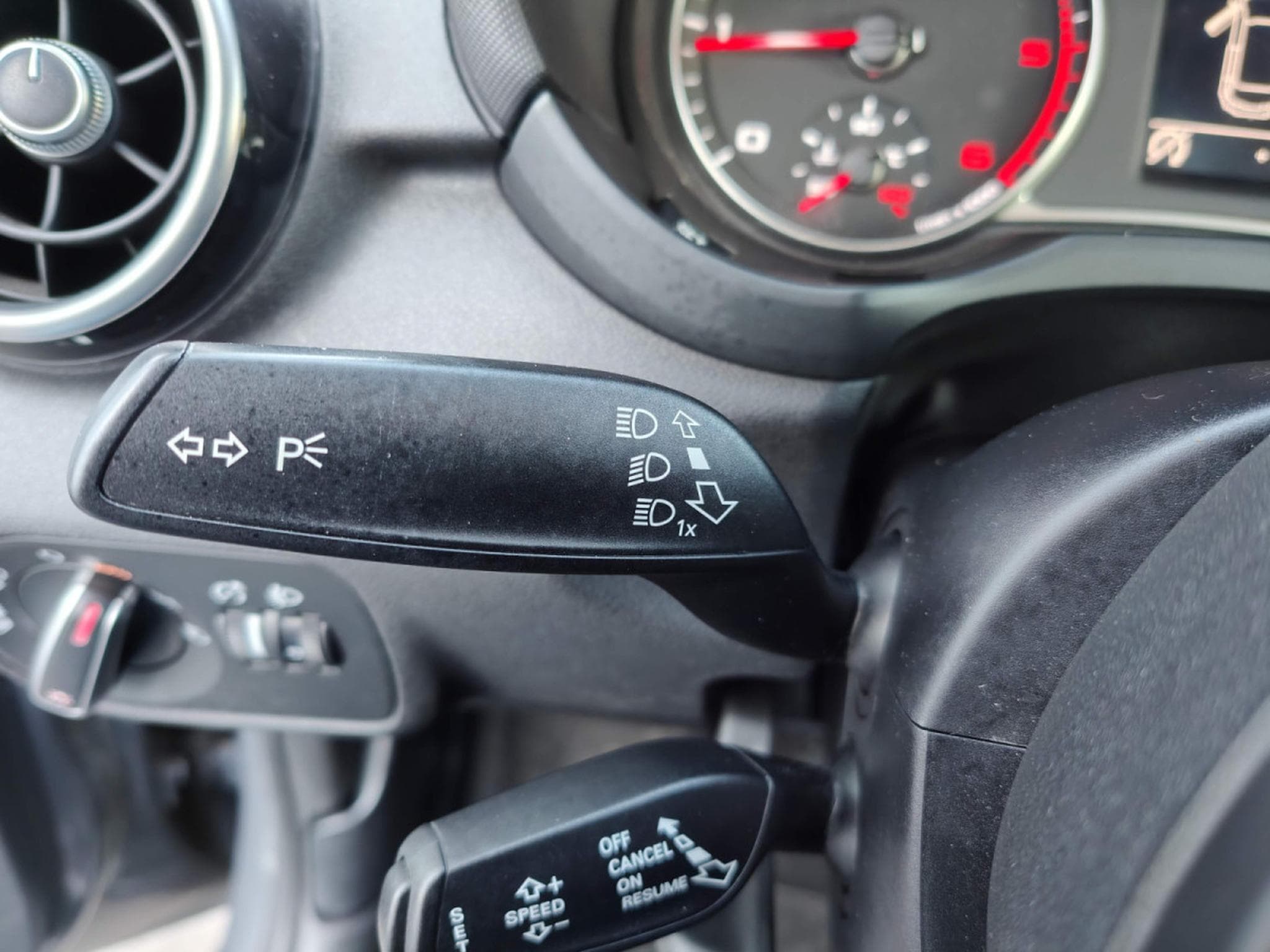 Audi A1 1.6 TDI SPORTBACK GPS BLUETOOTH CLIM AUTO APS AR (2015) - Photo 19