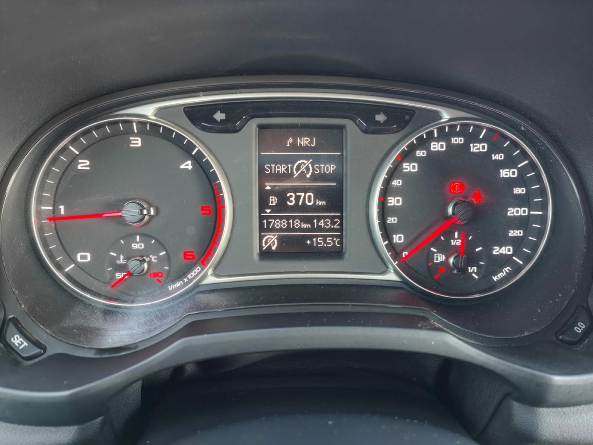 Audi A1 1.6 TDI SPORTBACK GPS BLUETOOTH CLIM AUTO APS AR (2015) - Photo 23
