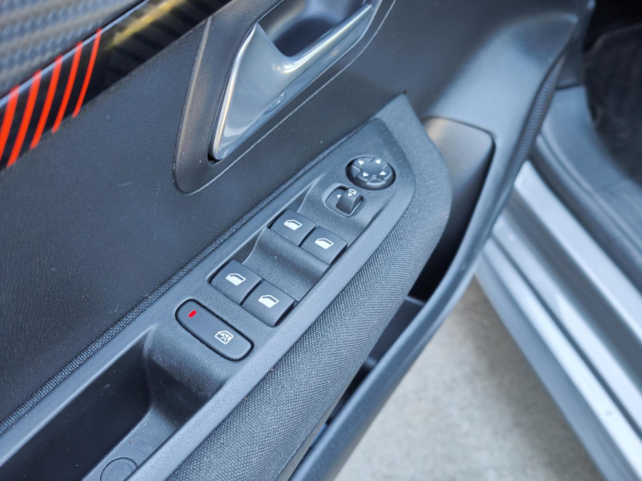 Peugeot 208 50kWh 362 KMS CARPLAY CAMERA BLUETOOTH (2023) - Photo 12