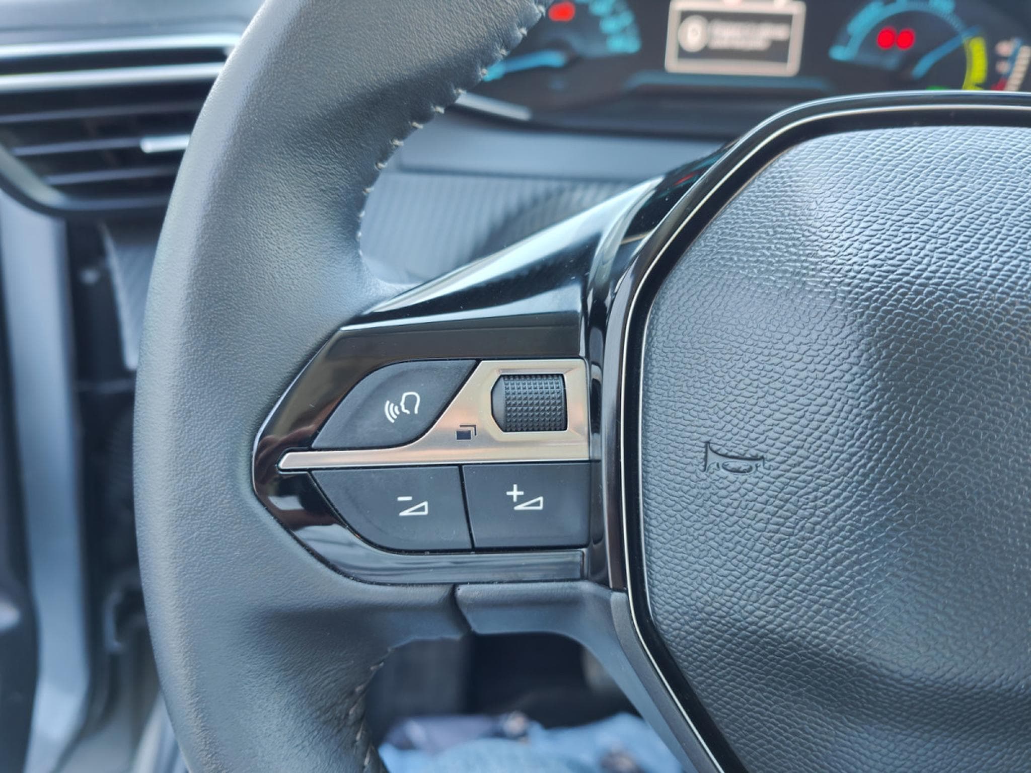 Peugeot 208 50kWh 362 KMS CARPLAY CAMERA BLUETOOTH (2023) - Photo 20