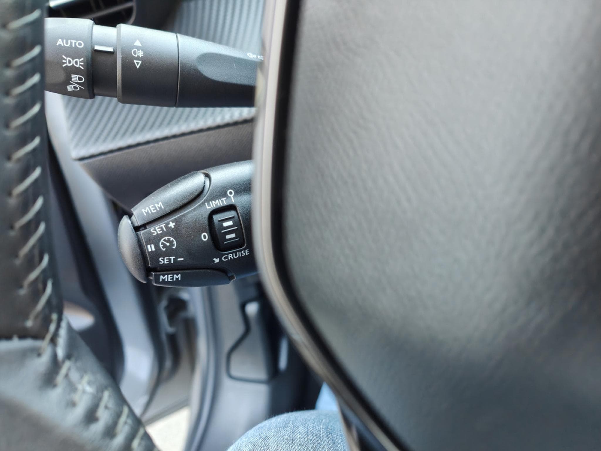 Peugeot 208 50kWh 362 KMS CARPLAY CAMERA BLUETOOTH (2023) - Photo 21