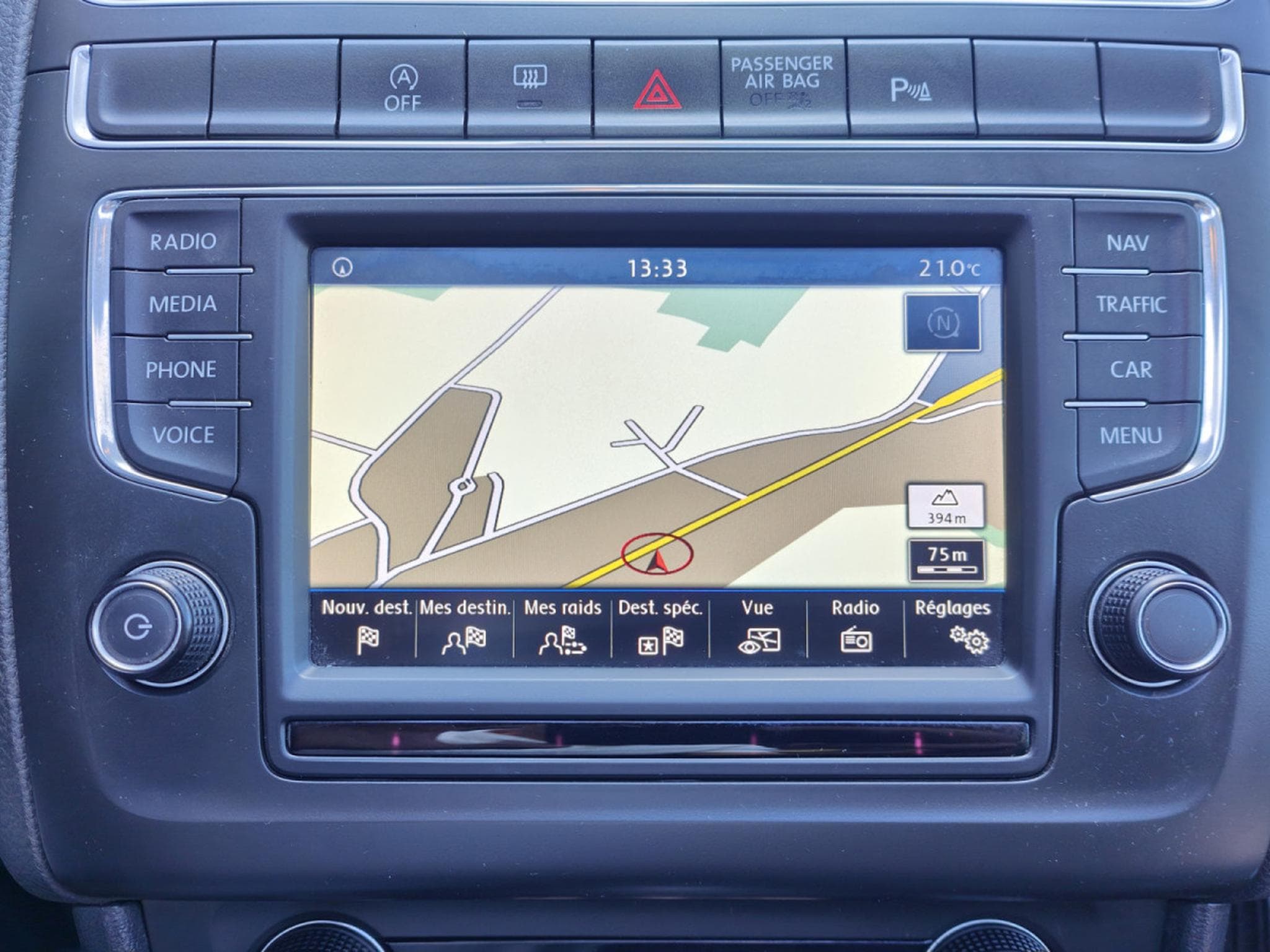 VW Polo 1.2 TSI DSG TOIT OUVRANT BLUETOOTH GPS RADAR AV/ARR CLIM AUT (2015) - Photo 17