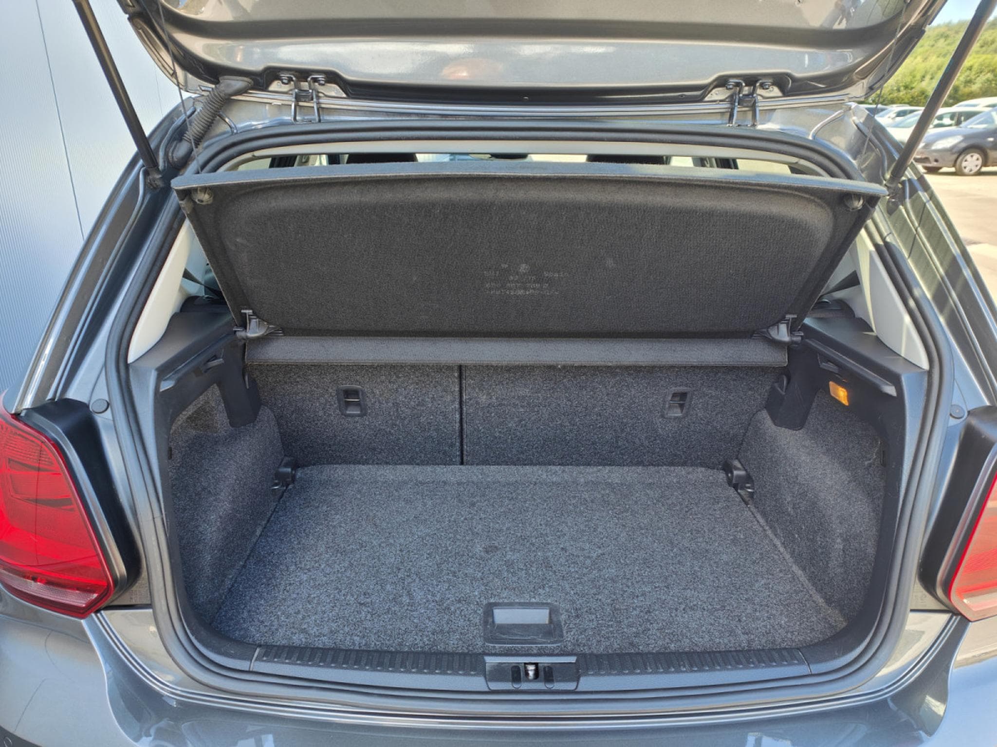 VW Polo 1.2 TSI DSG TOIT OUVRANT BLUETOOTH GPS RADAR AV/ARR CLIM AUT (2015) - Photo 9