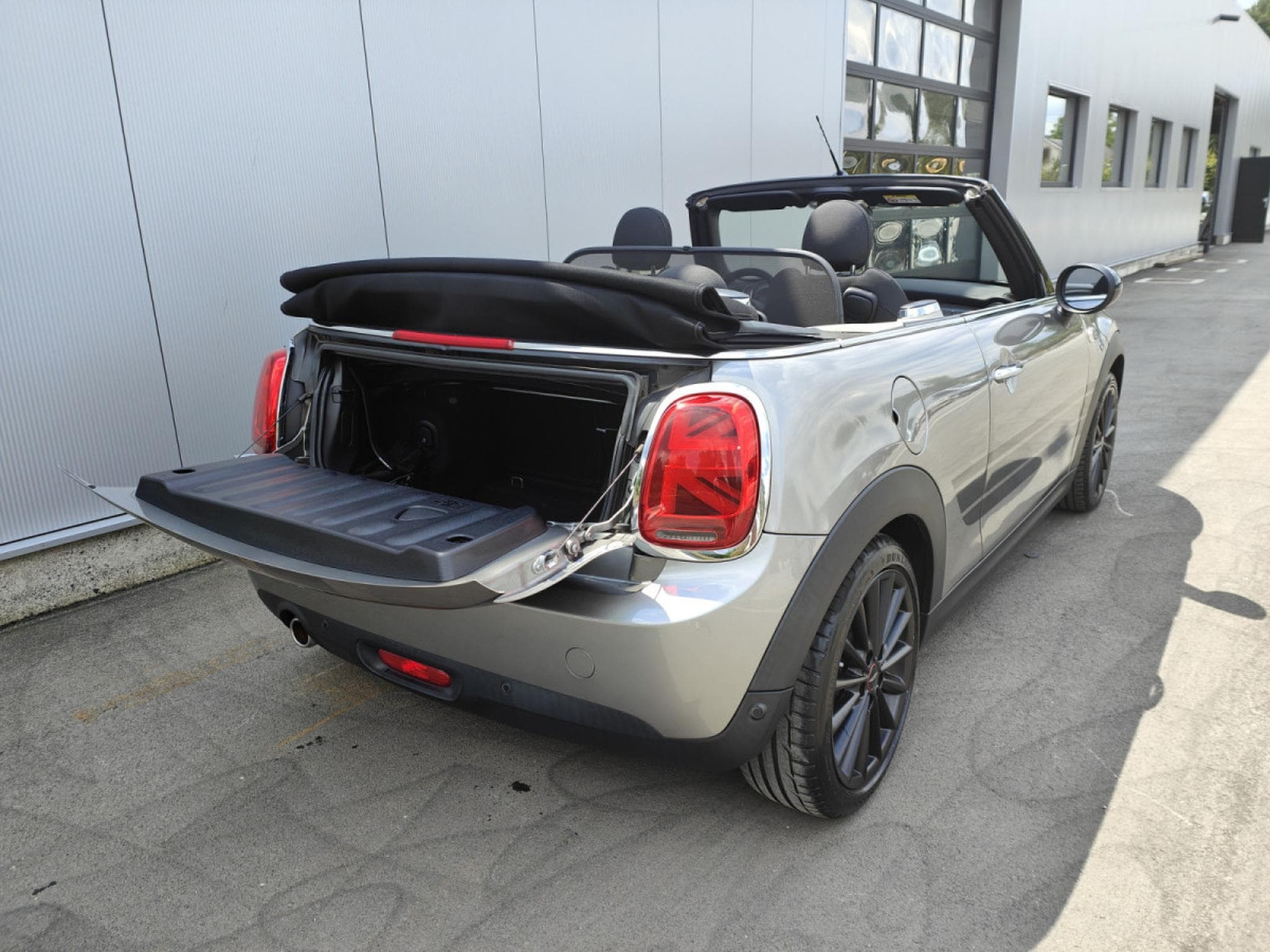 Mini Cooper Cabriolet 1.5i BLUETOOTH GPS SIEGES CHAUFF RADAR ARR (2018) - Photo 10