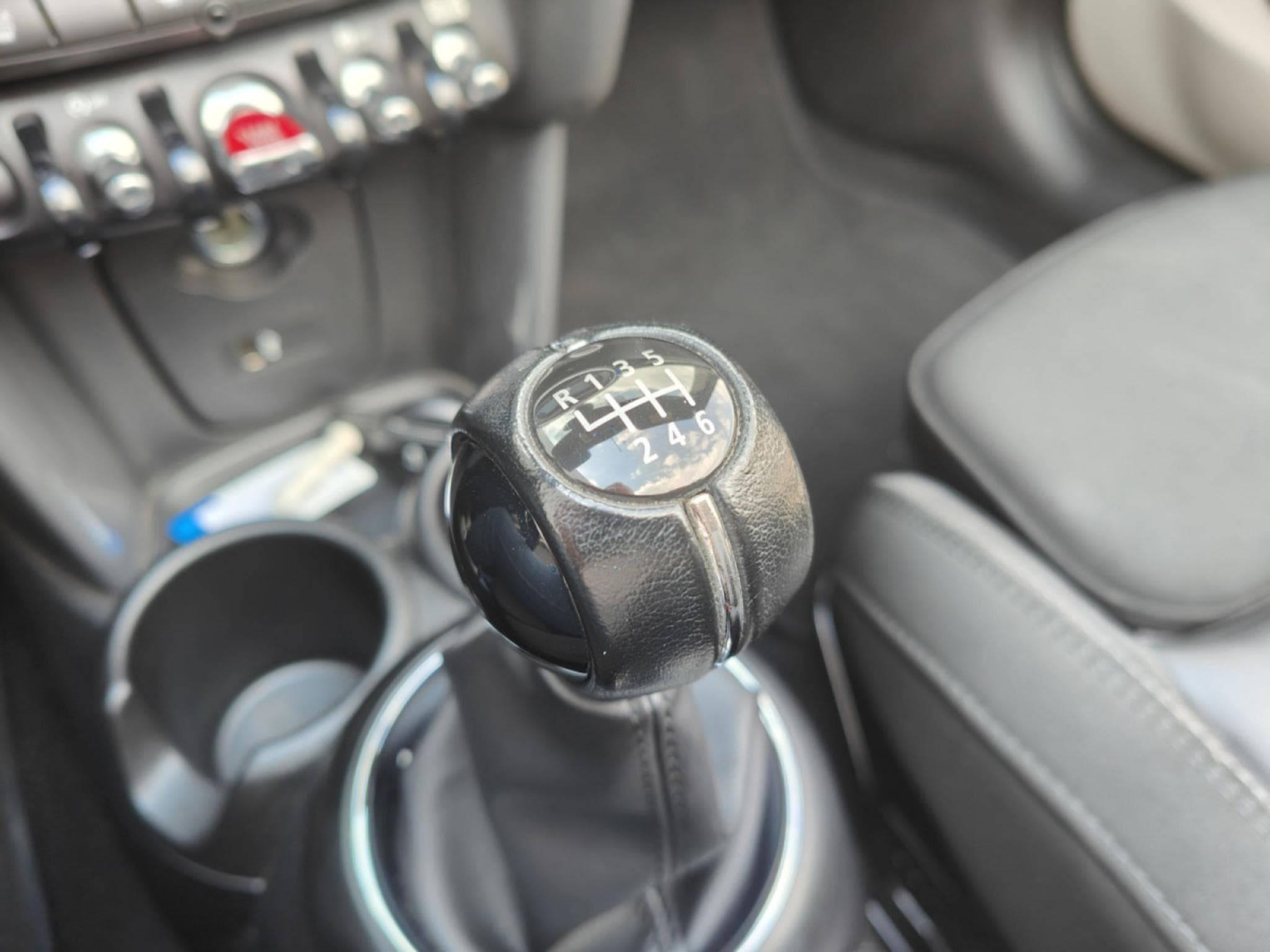 Mini Cooper Cabriolet 1.5i BLUETOOTH GPS SIEGES CHAUFF RADAR ARR (2018) - Photo 14