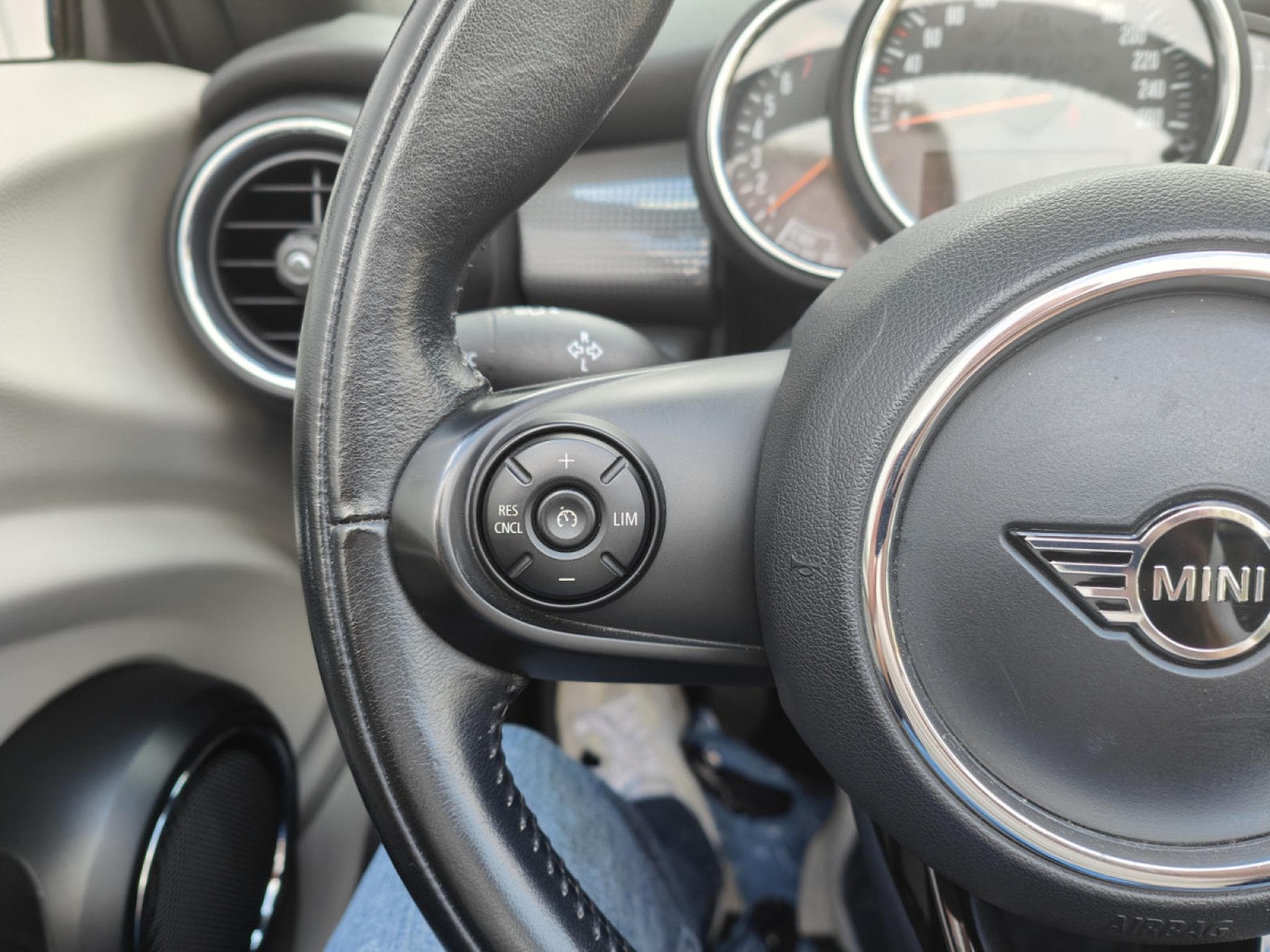 Mini Cooper Cabriolet 1.5i BLUETOOTH GPS SIEGES CHAUFF RADAR ARR (2018) - Photo 20