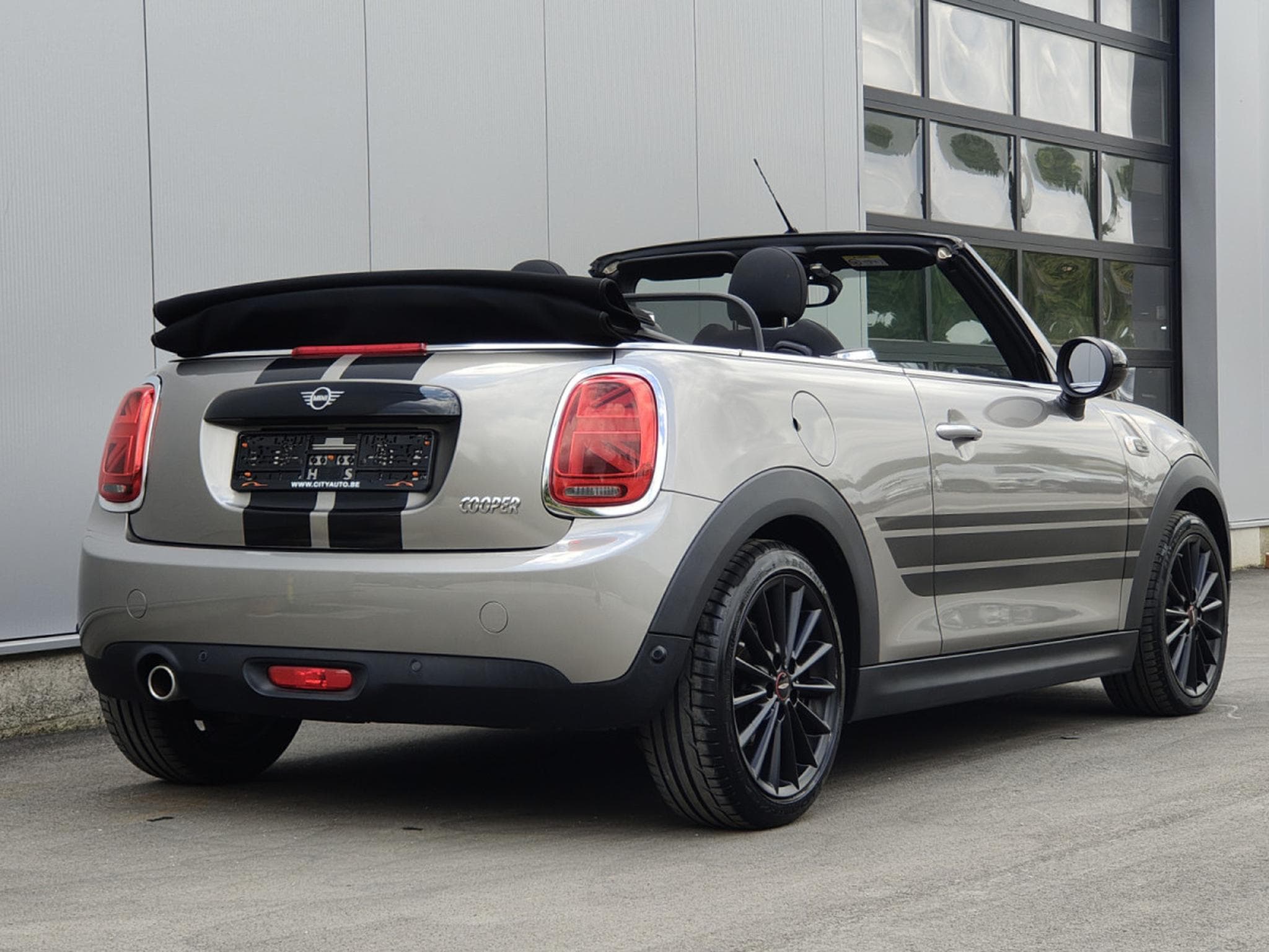Mini Cooper Cabriolet 1.5i BLUETOOTH GPS SIEGES CHAUFF RADAR ARR (2018) - Photo 28