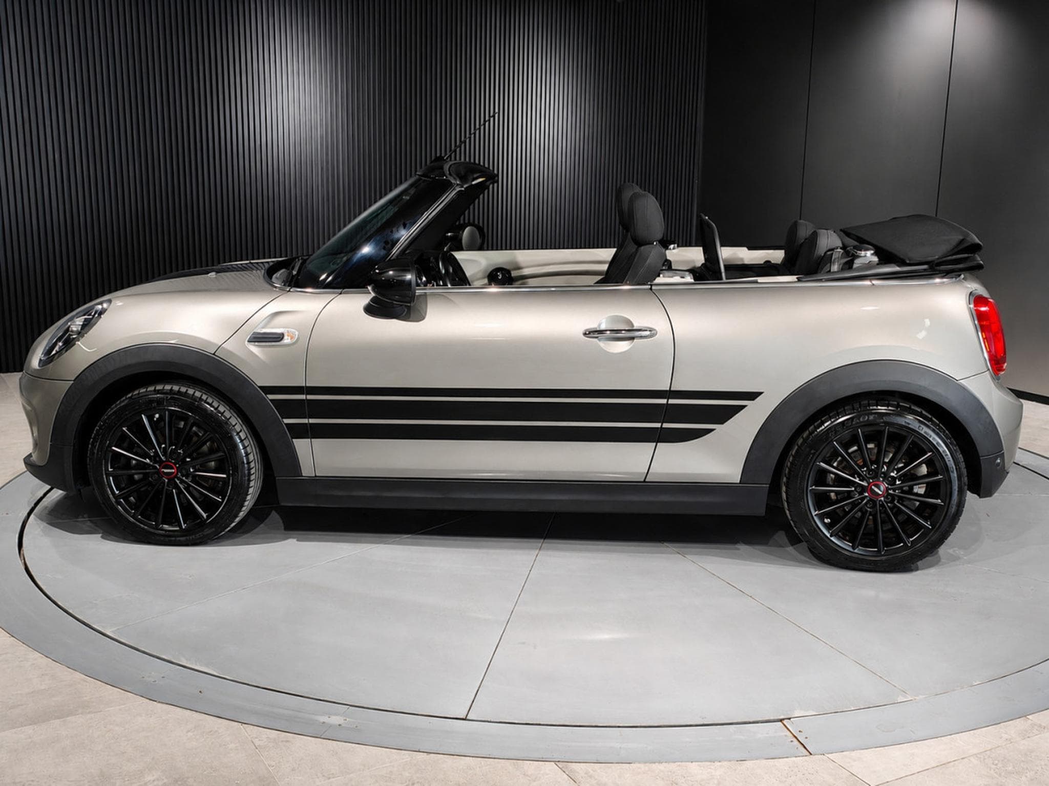 Mini Cooper Cabriolet 1.5i BLUETOOTH GPS SIEGES CHAUFF RADAR ARR (2018) - Photo 5