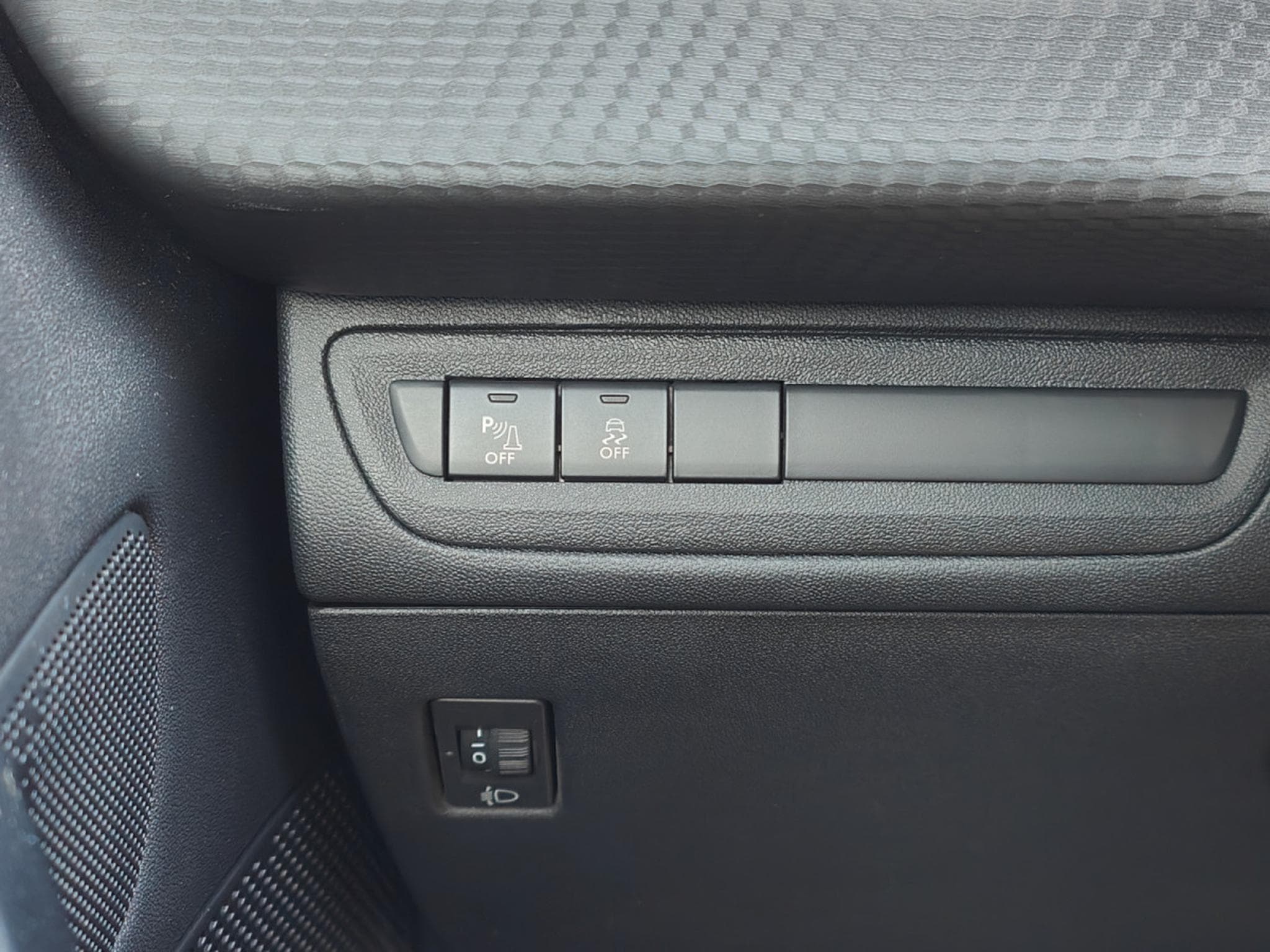 Peugeot 2008 1.6 HDI CARPLAY TOIT PANO SEMI-CUIR GPS BLUETOOTH (2017) - Photo 20