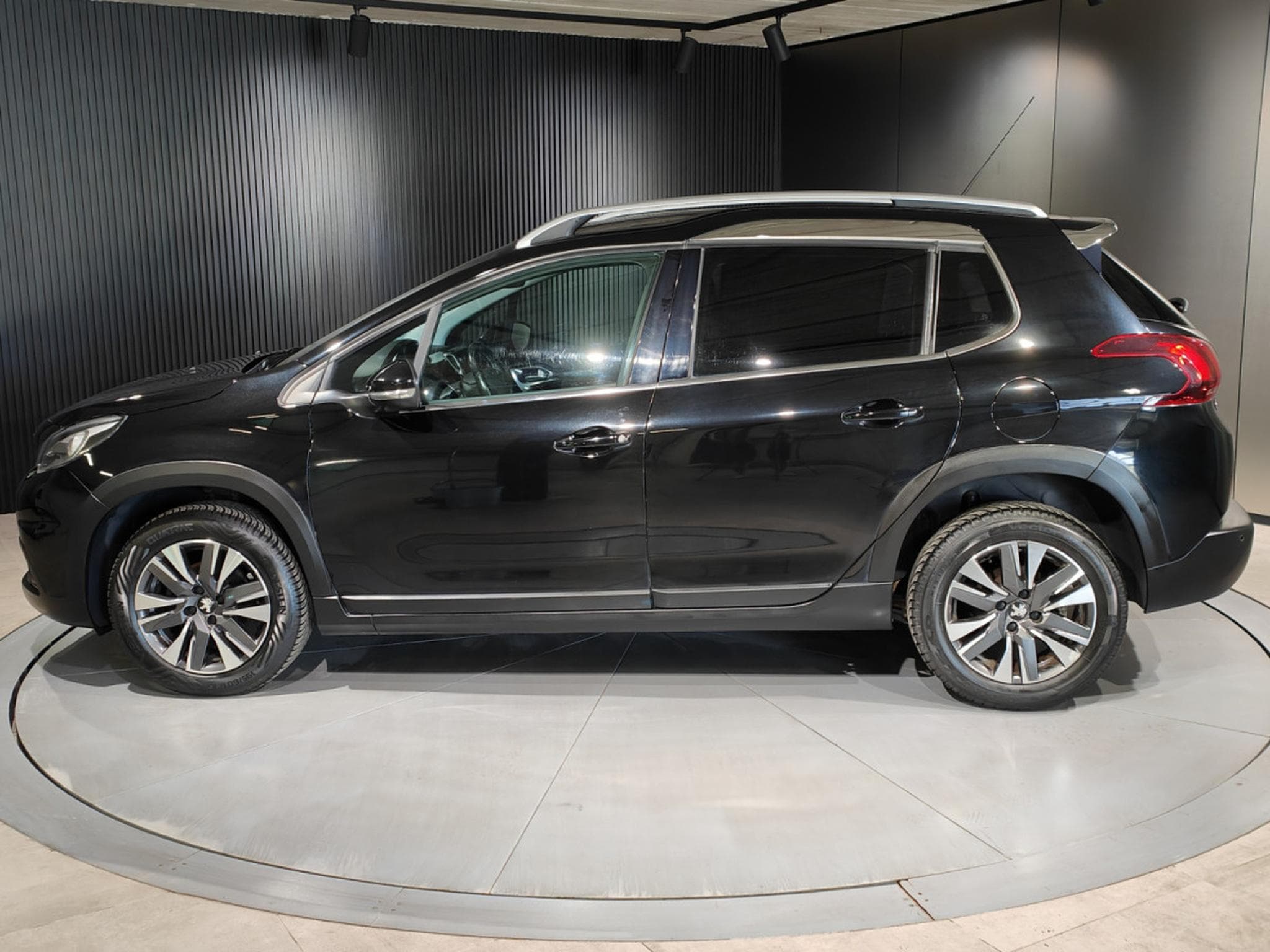 Peugeot 2008 1.6 HDI CARPLAY TOIT PANO SEMI-CUIR GPS BLUETOOTH (2017) - Photo 5