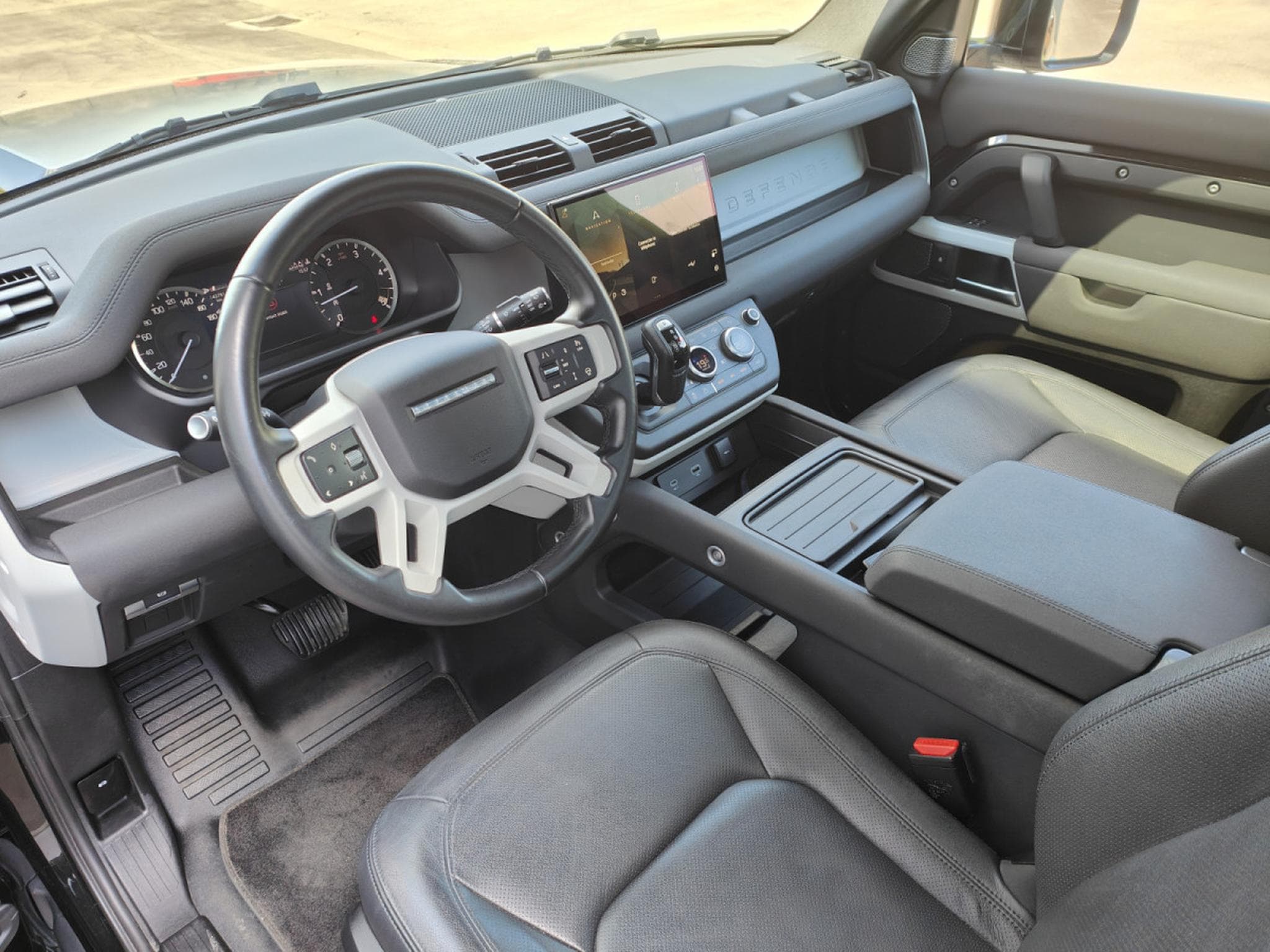 Land-Rover Defender 90 D250 TOIT OUVRANT CARPLAY CAMERA 360 CUIR (2022) - Photo 10