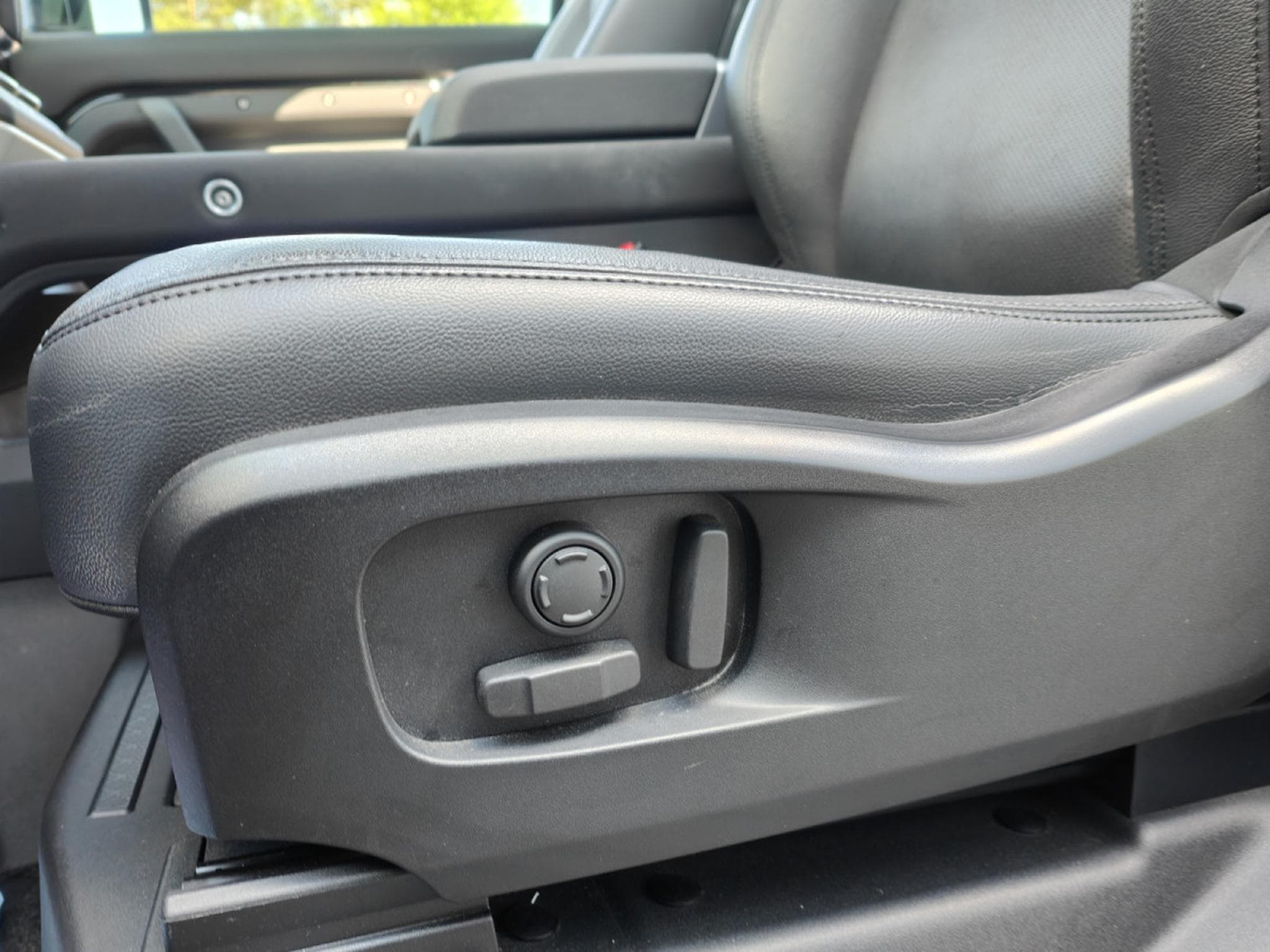 Land-Rover Defender 90 D250 TOIT OUVRANT CARPLAY CAMERA 360 CUIR (2022) - Photo 14