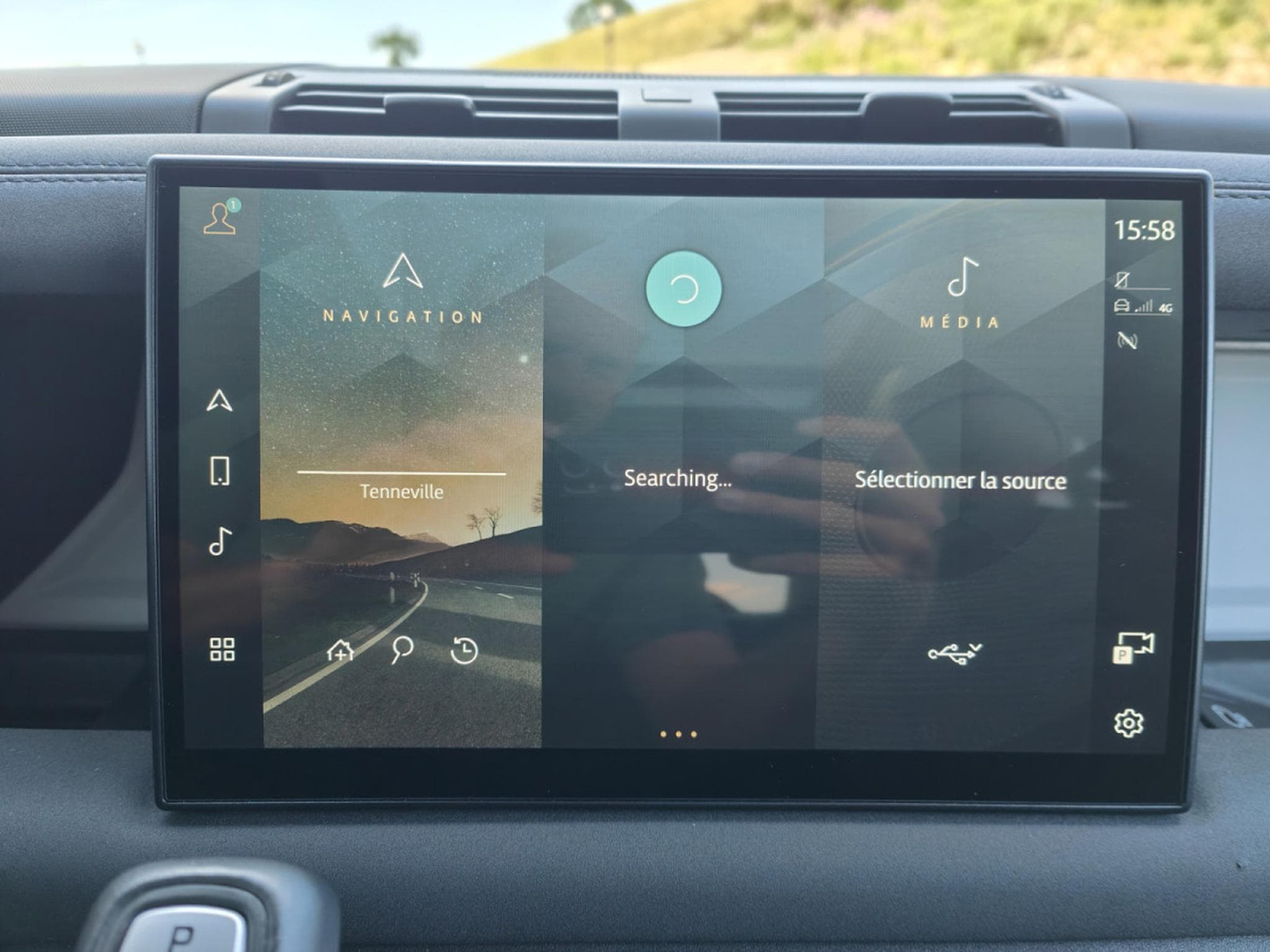 Land-Rover Defender 90 D250 TOIT OUVRANT CARPLAY CAMERA 360 CUIR (2022) - Photo 16