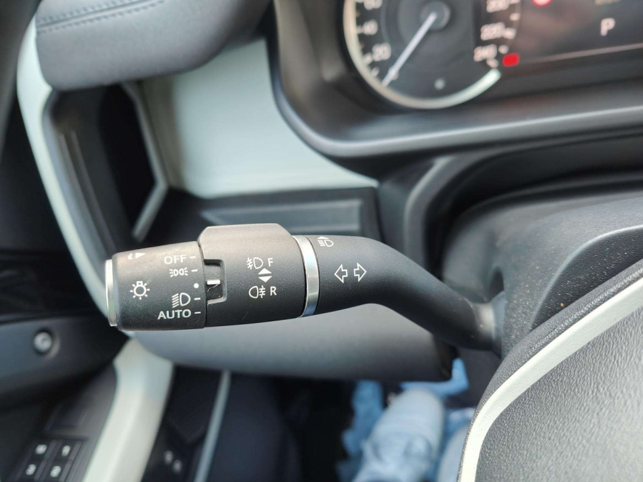 Land-Rover Defender 90 D250 TOIT OUVRANT CARPLAY CAMERA 360 CUIR (2022) - Photo 22