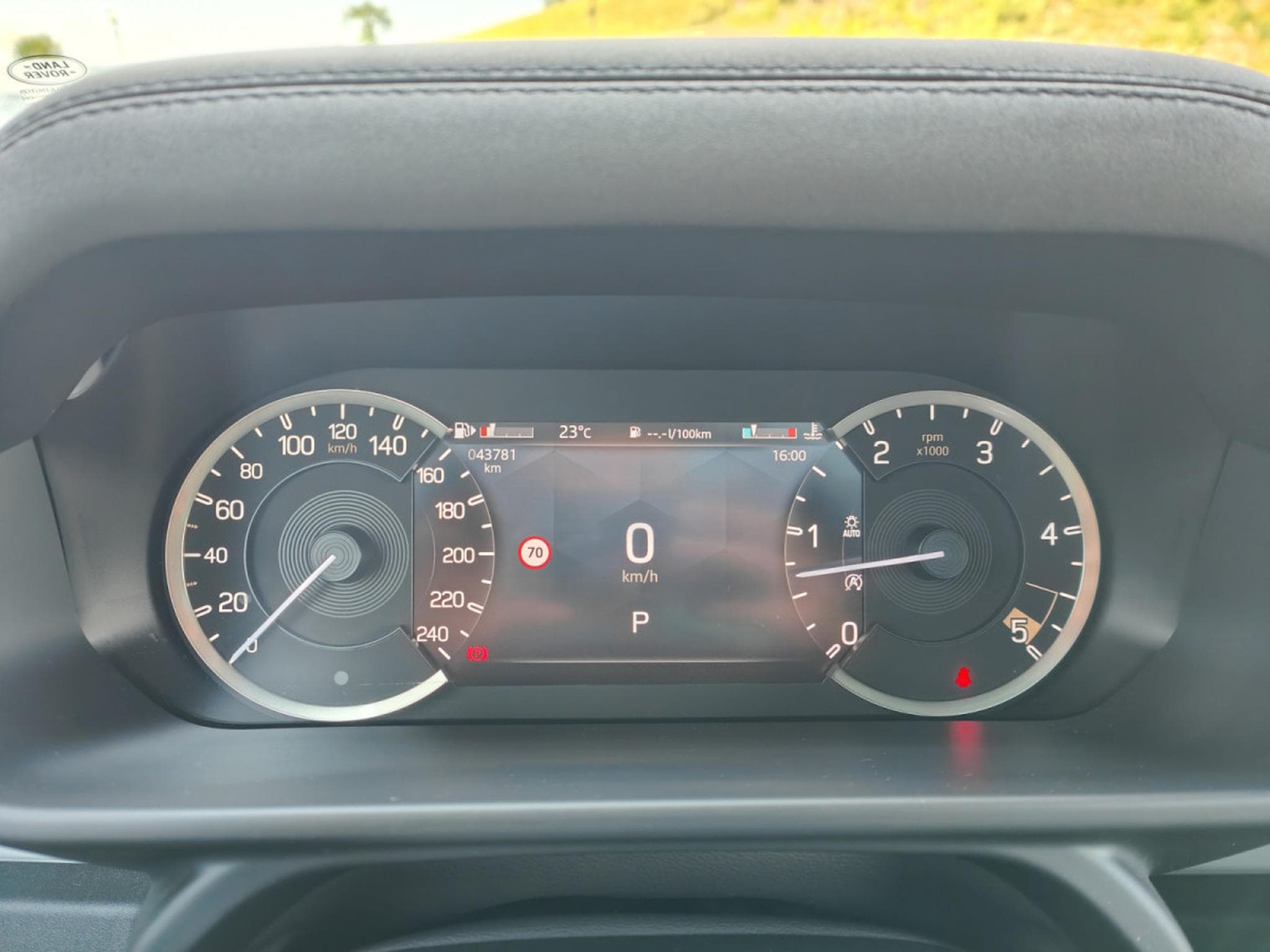 Land-Rover Defender 90 D250 TOIT OUVRANT CARPLAY CAMERA 360 CUIR (2022) - Photo 23