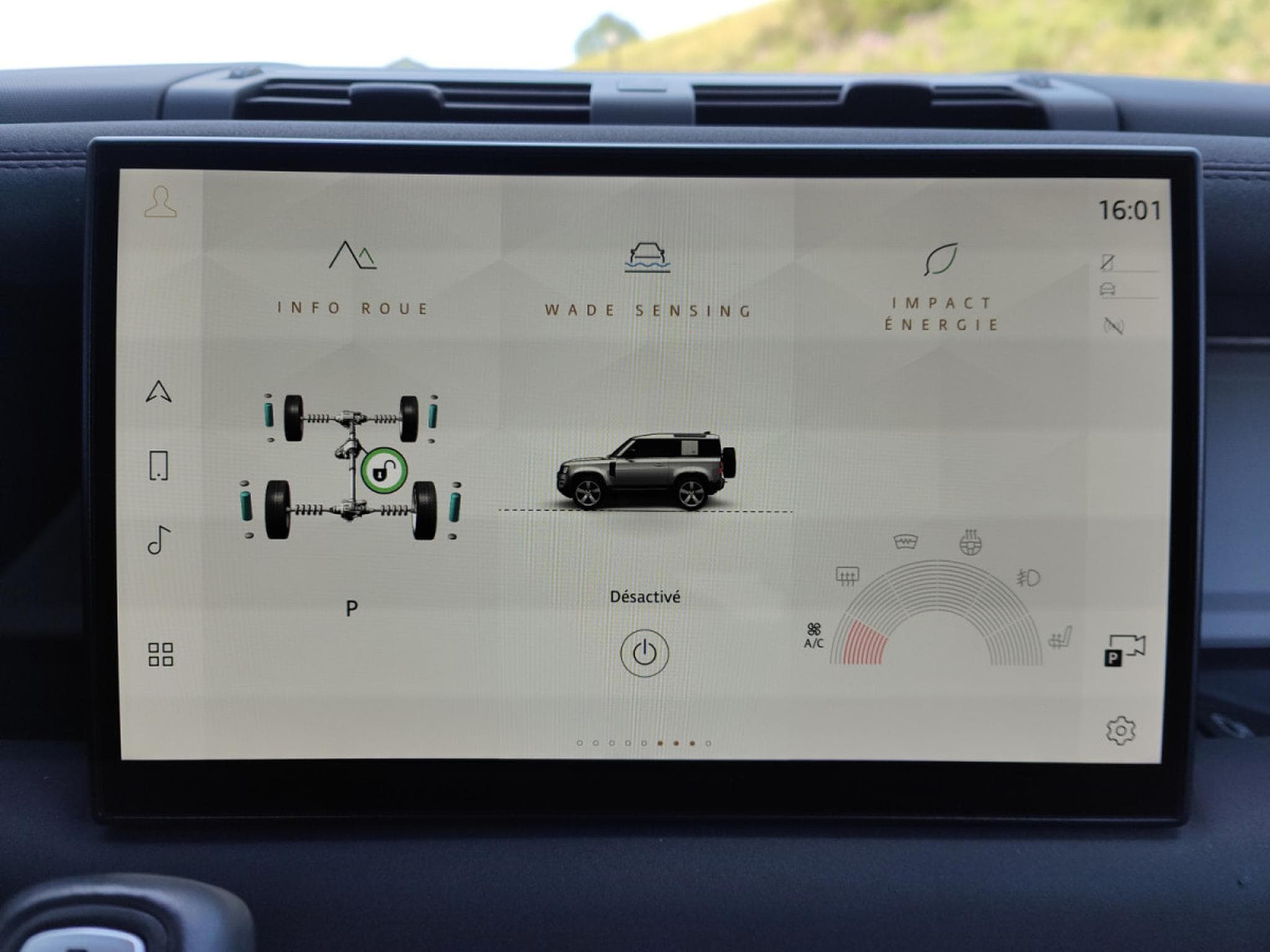 Land-Rover Defender 90 D250 TOIT OUVRANT CARPLAY CAMERA 360 CUIR (2022) - Photo 24