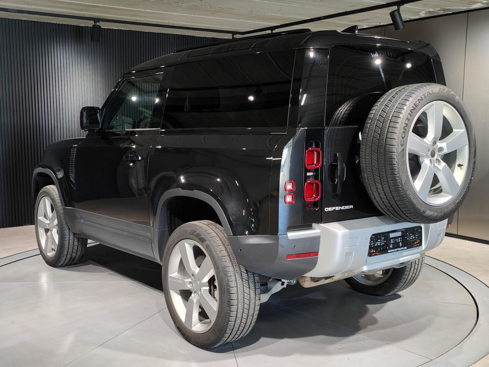 Land-Rover Defender 90 D250 TOIT OUVRANT CARPLAY CAMERA 360 CUIR (2022) - Photo 4