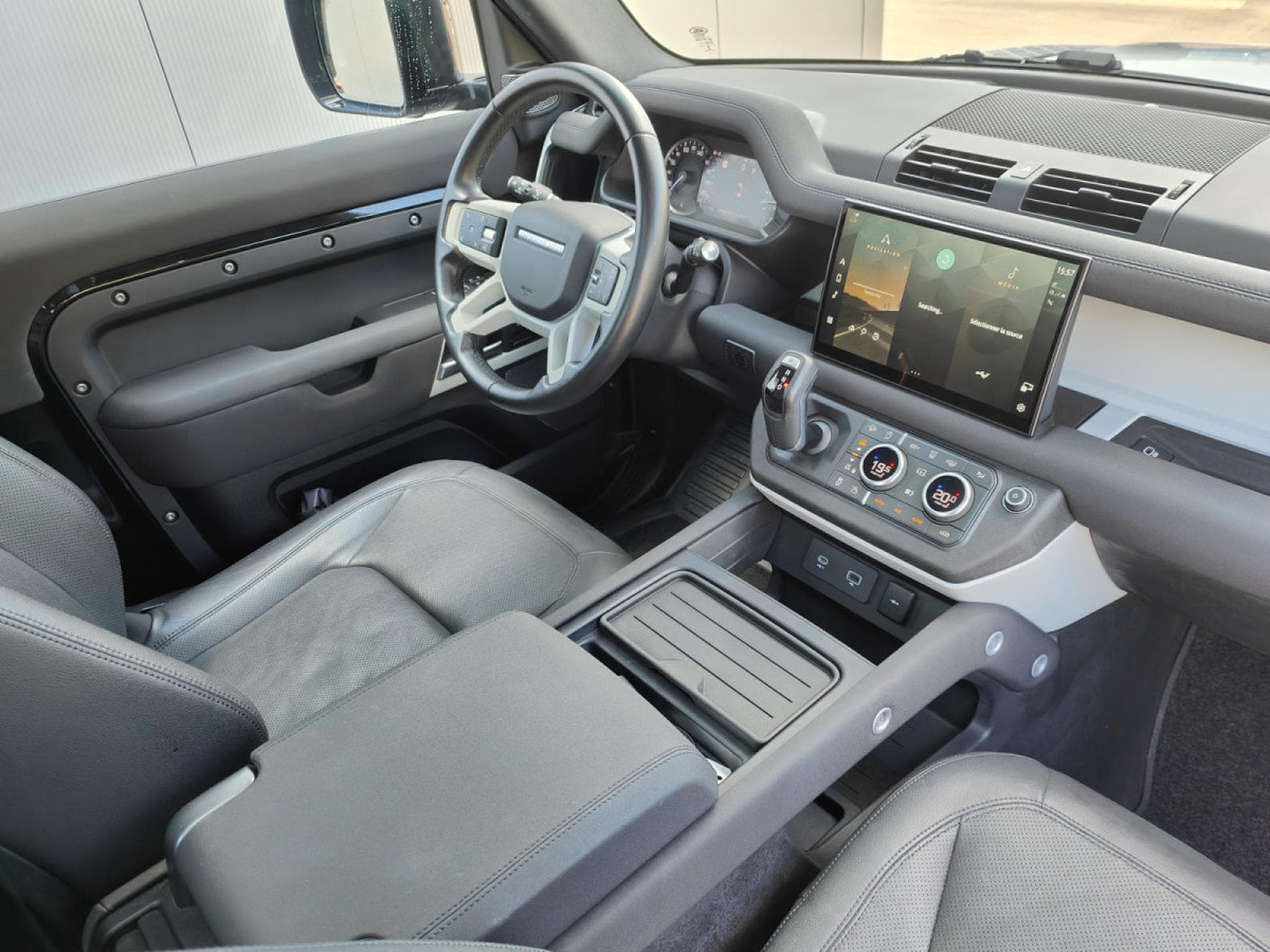 Land-Rover Defender 90 D250 TOIT OUVRANT CARPLAY CAMERA 360 CUIR (2022) - Photo 8
