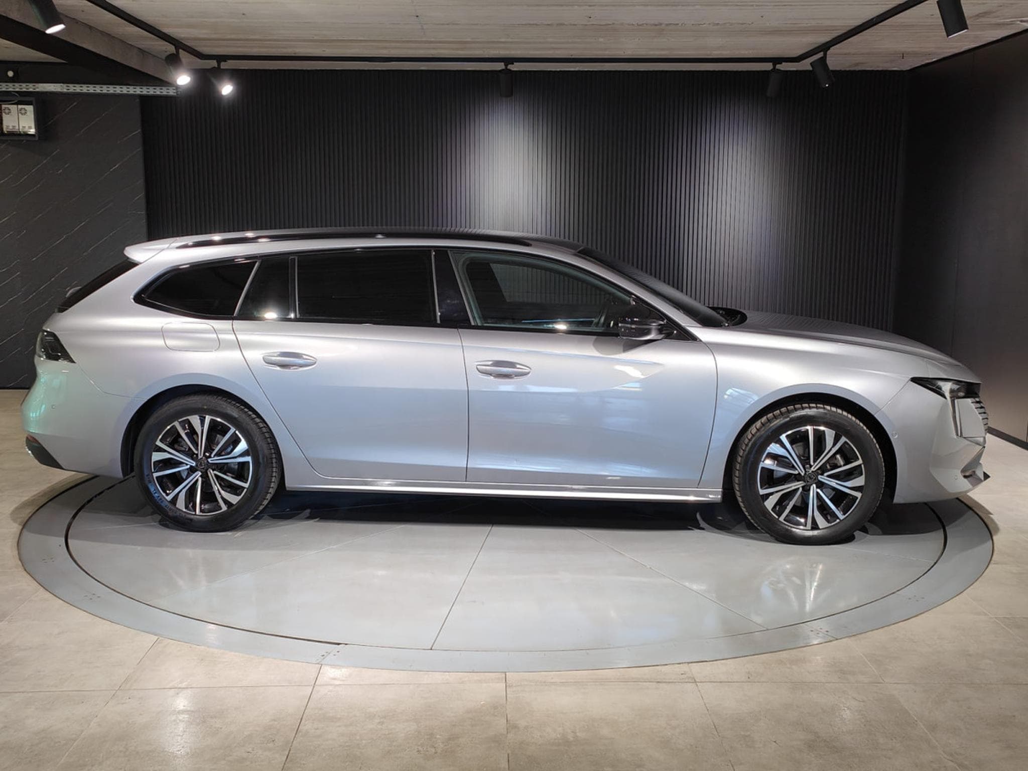 Peugeot 508 1.5 HDI ALLURE EAT8 CARPLAY CAMERA 360 PHARES LED (2024) - Photo 2
