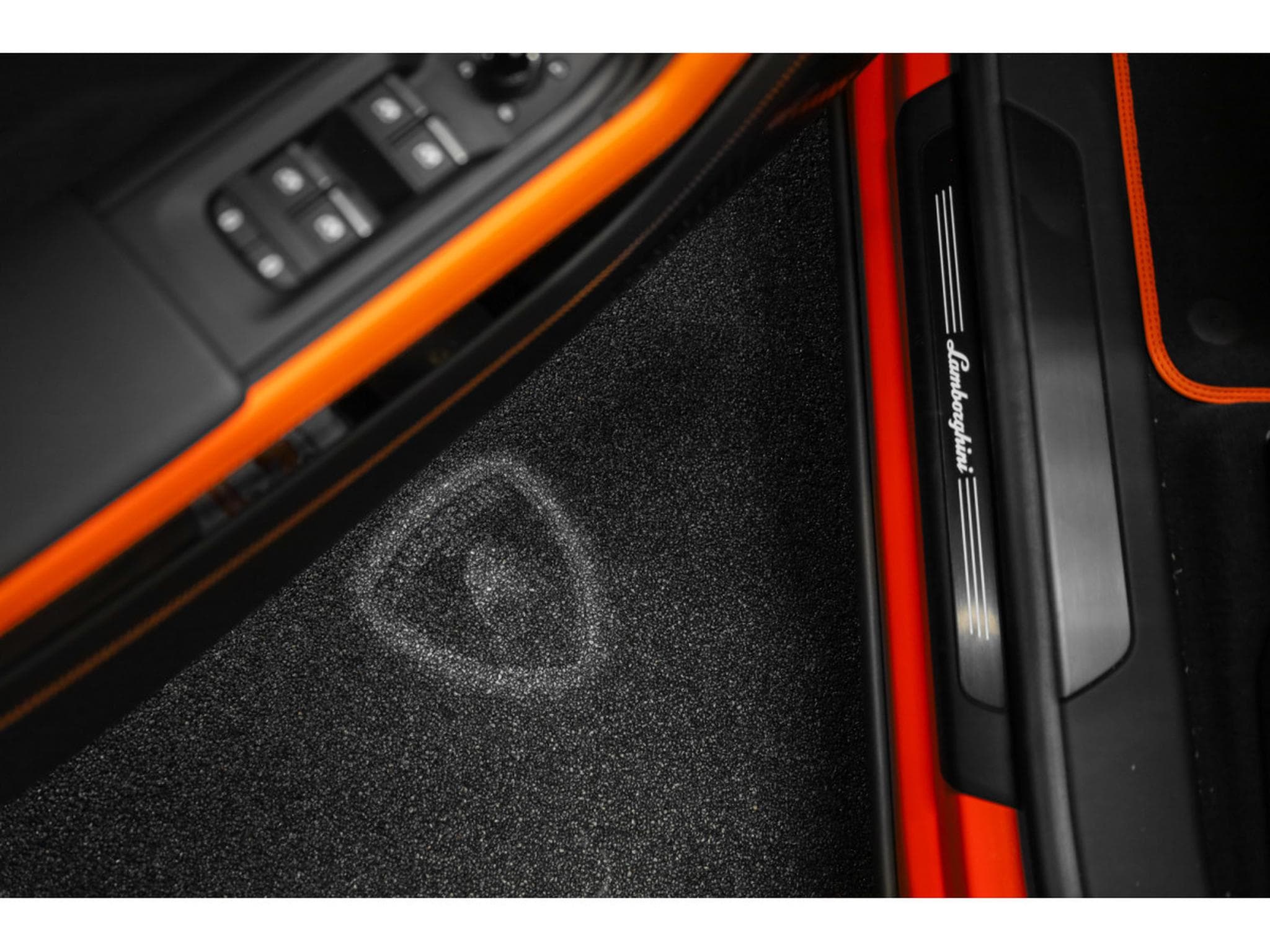 Lamborghini Urus SE - ARANCIO EGON (2025) - Photo 19