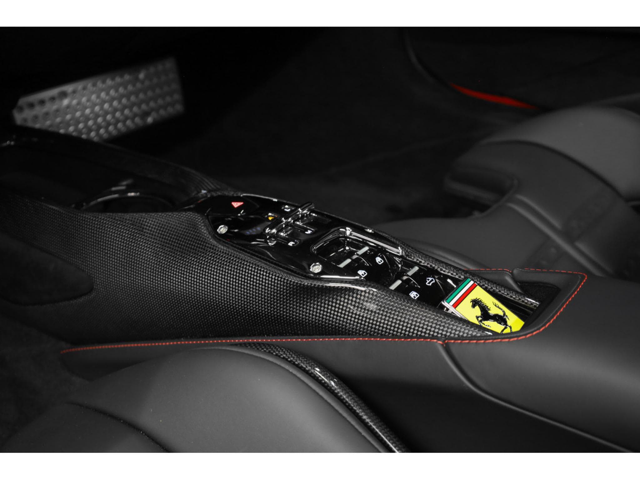 Ferrari SF90 V8 - ROSSO CORSA METALLIC - FULL CARBON (2025) - Photo 16
