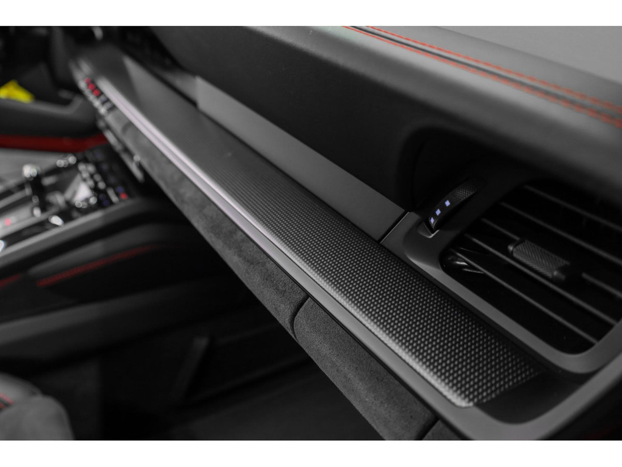 Porsche 911 992.2 Targa 4 GTS PDK - ROUGE CARMIN (2025) - Photo 23