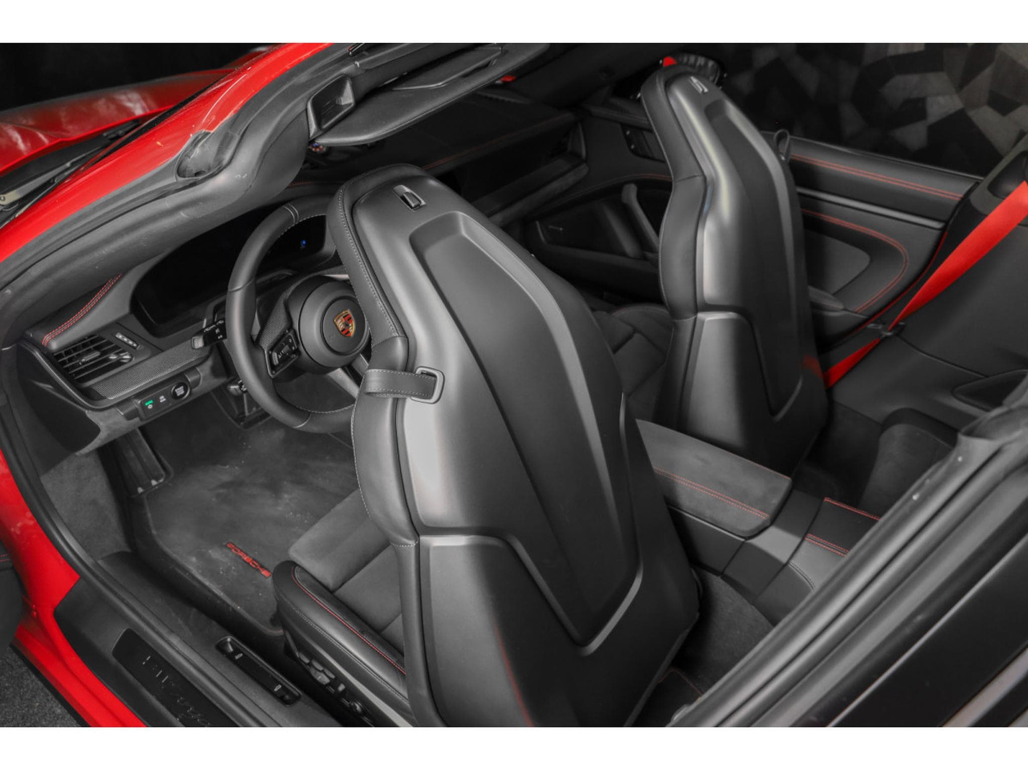 Porsche 911 992.2 Targa 4 GTS PDK - ROUGE CARMIN (2025) - Photo 26