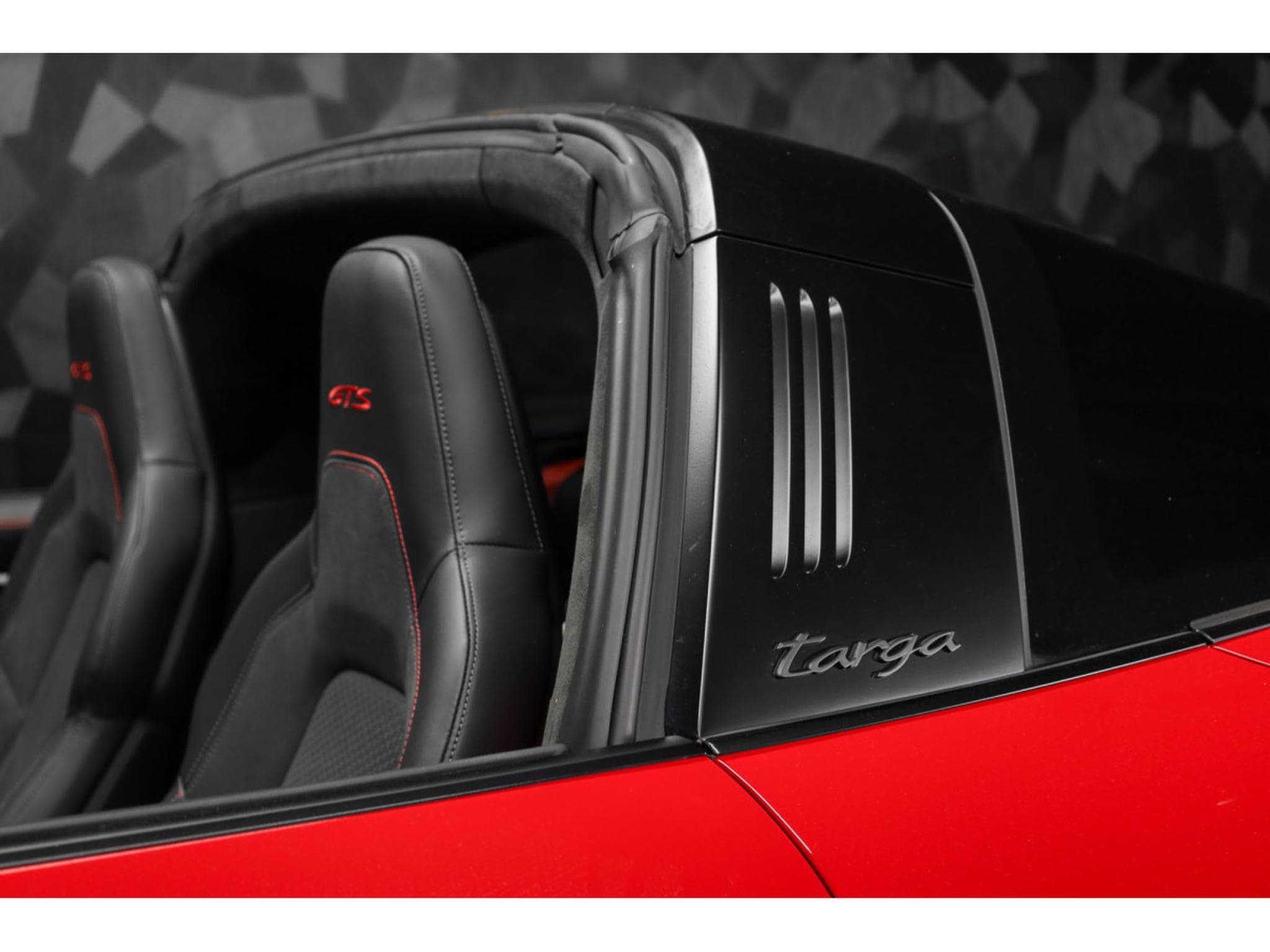 Porsche 911 992.2 Targa 4 GTS PDK - ROUGE CARMIN (2025) - Photo 27
